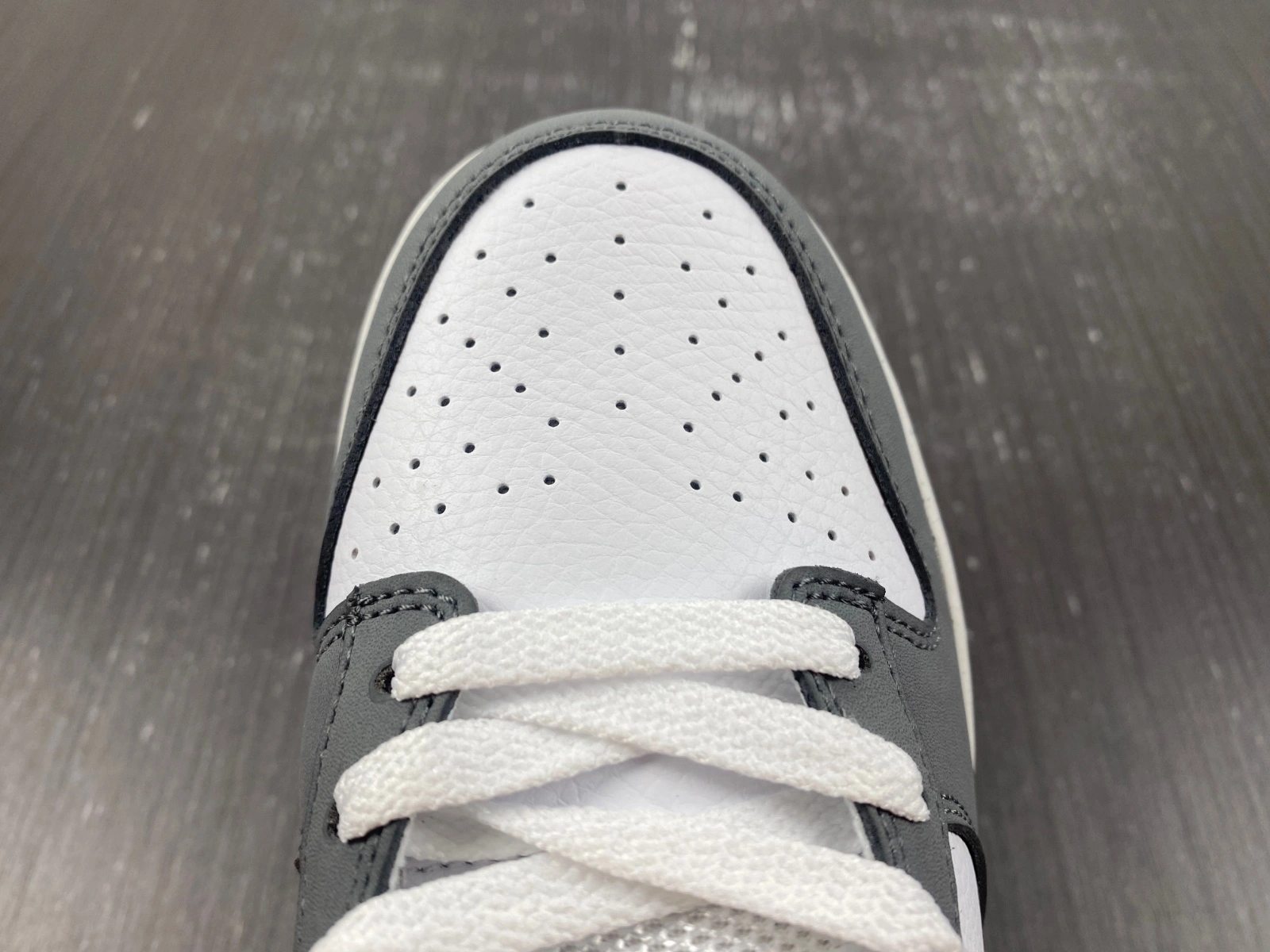Effortless Dunk Low Next Nature Smoke Grey Light Crimson FB8038- 156
