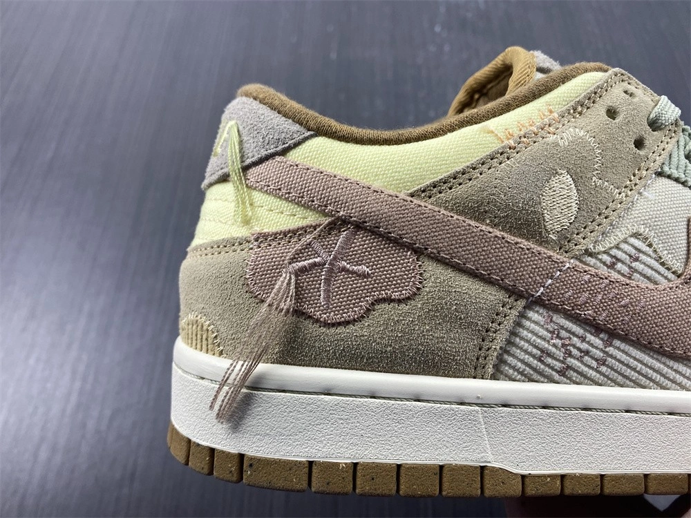 Versatile Dunk Low On the  Side DQ5076- 358