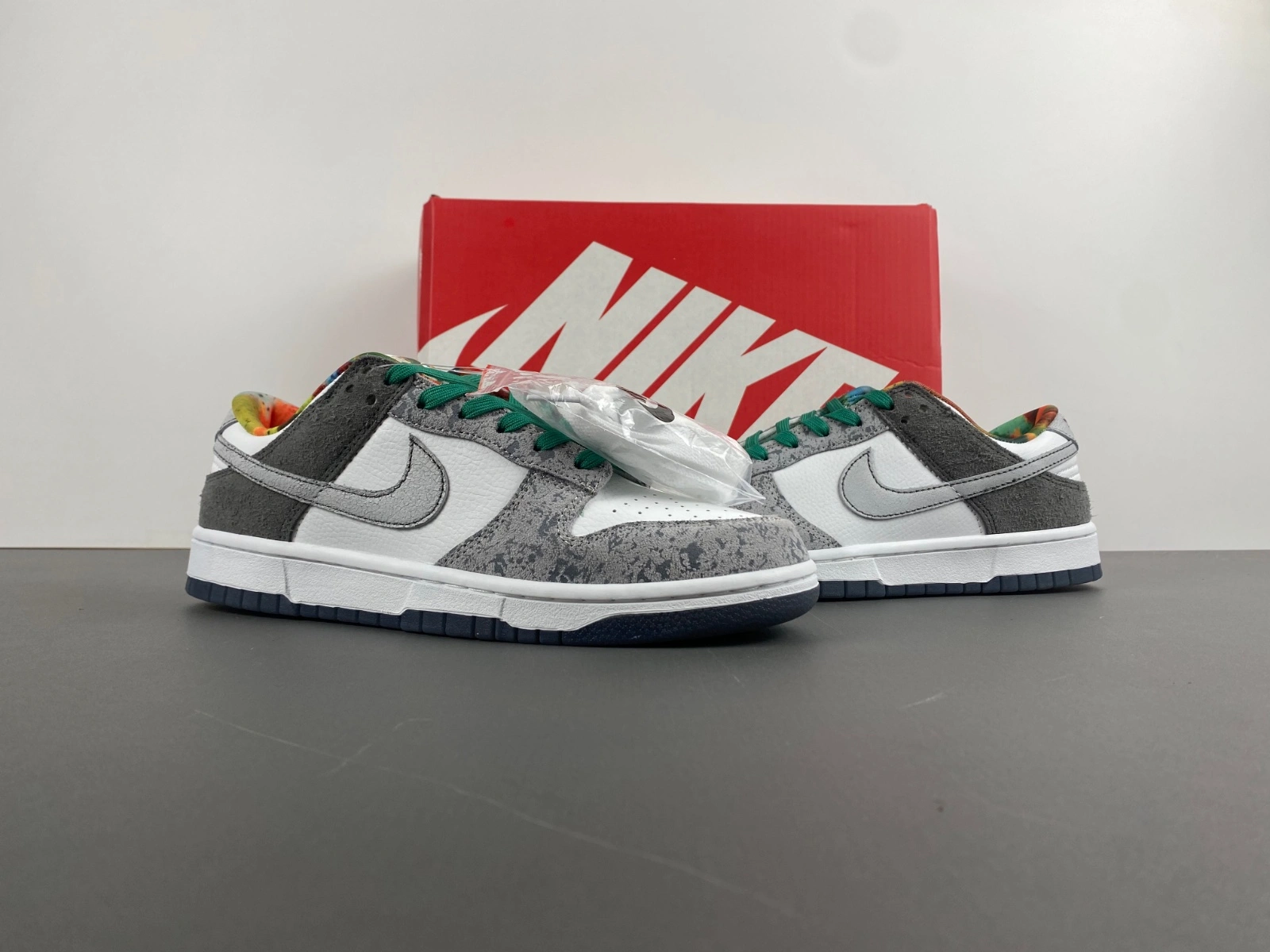 Durable Dunk Low Retro  Philly HF4840- 19