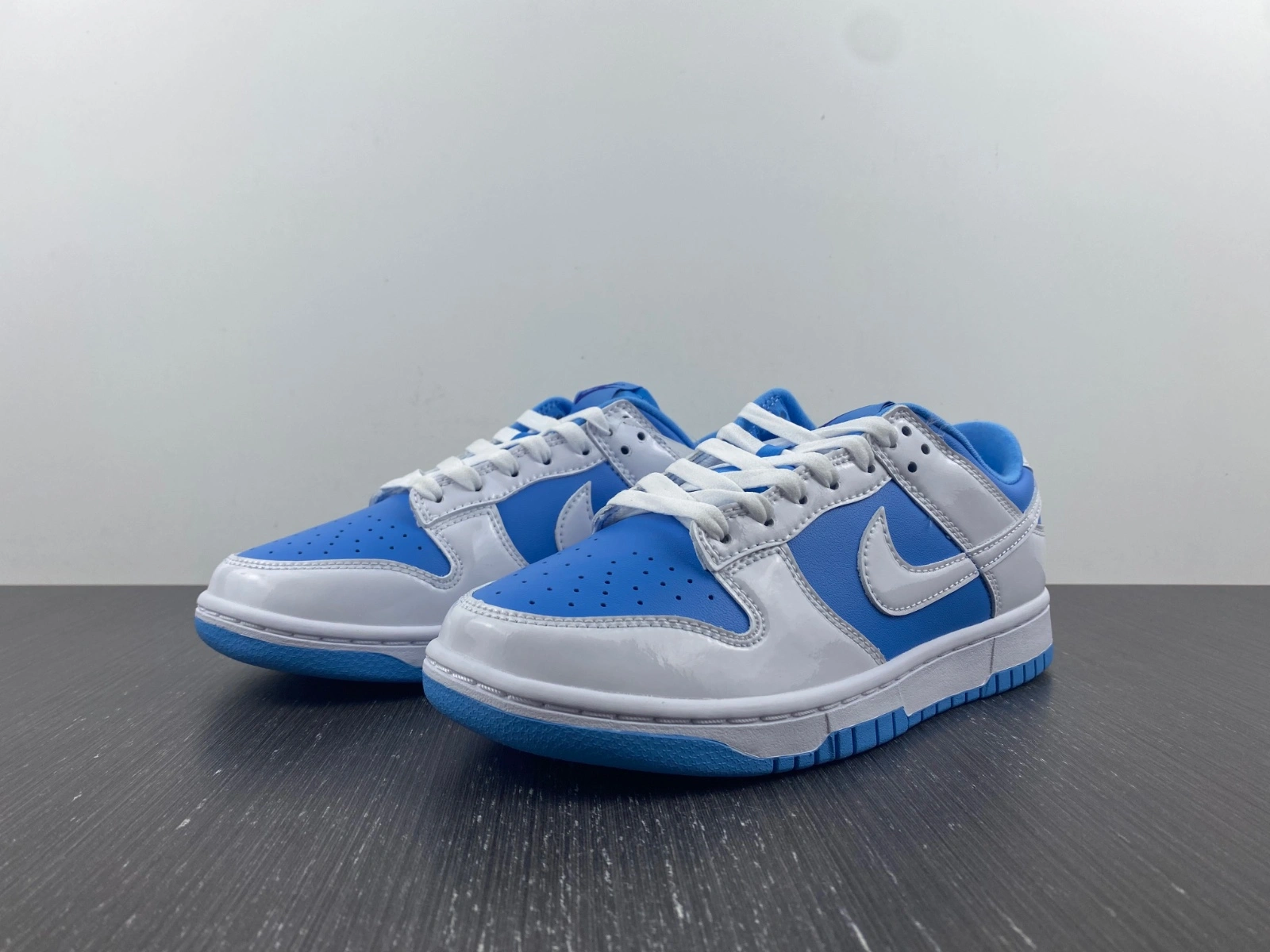 Dunk Low Reverse UNC DJ9955- Neat 301