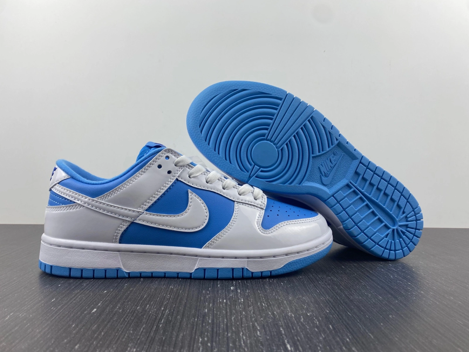 Dunk Low Reverse UNC DJ9955- Neat 301