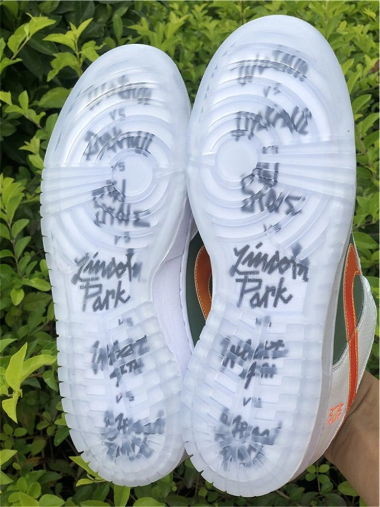 UrbanChic Dunk Low SE NY vs. NY DN2489- 568