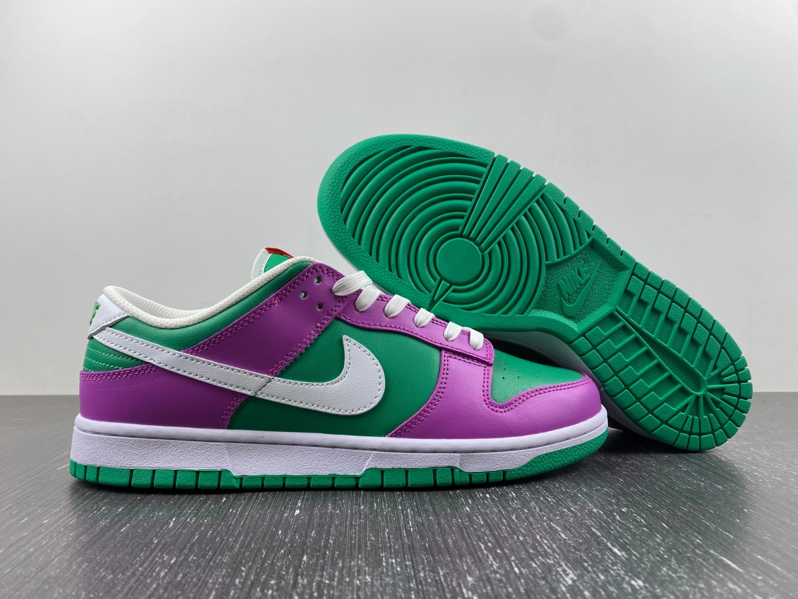 Unisex Dunk Low Stadium Green Fuchsia FD9924- 192