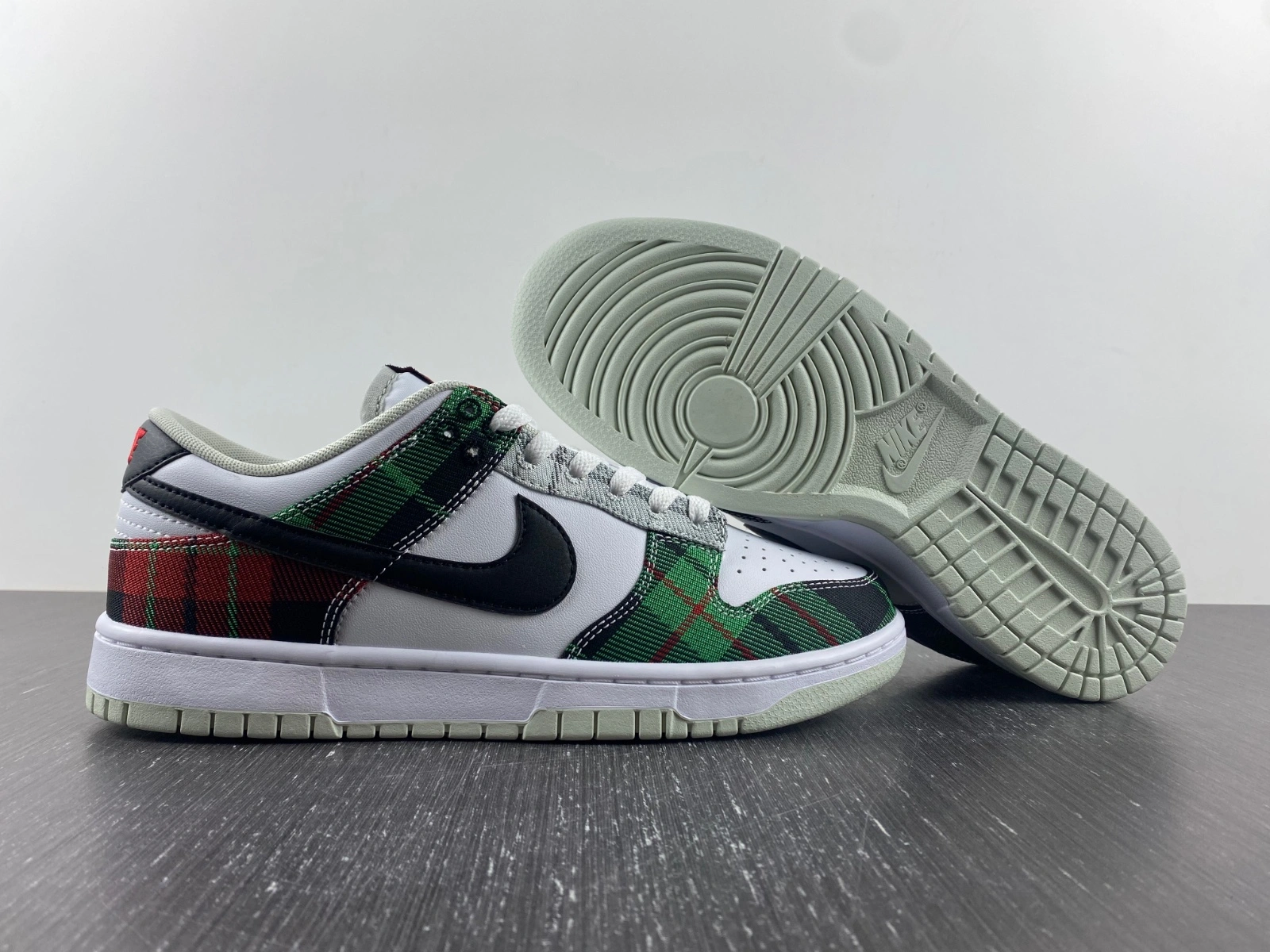 Timeless Dunk Low Tartan Plaid DV0827- 260