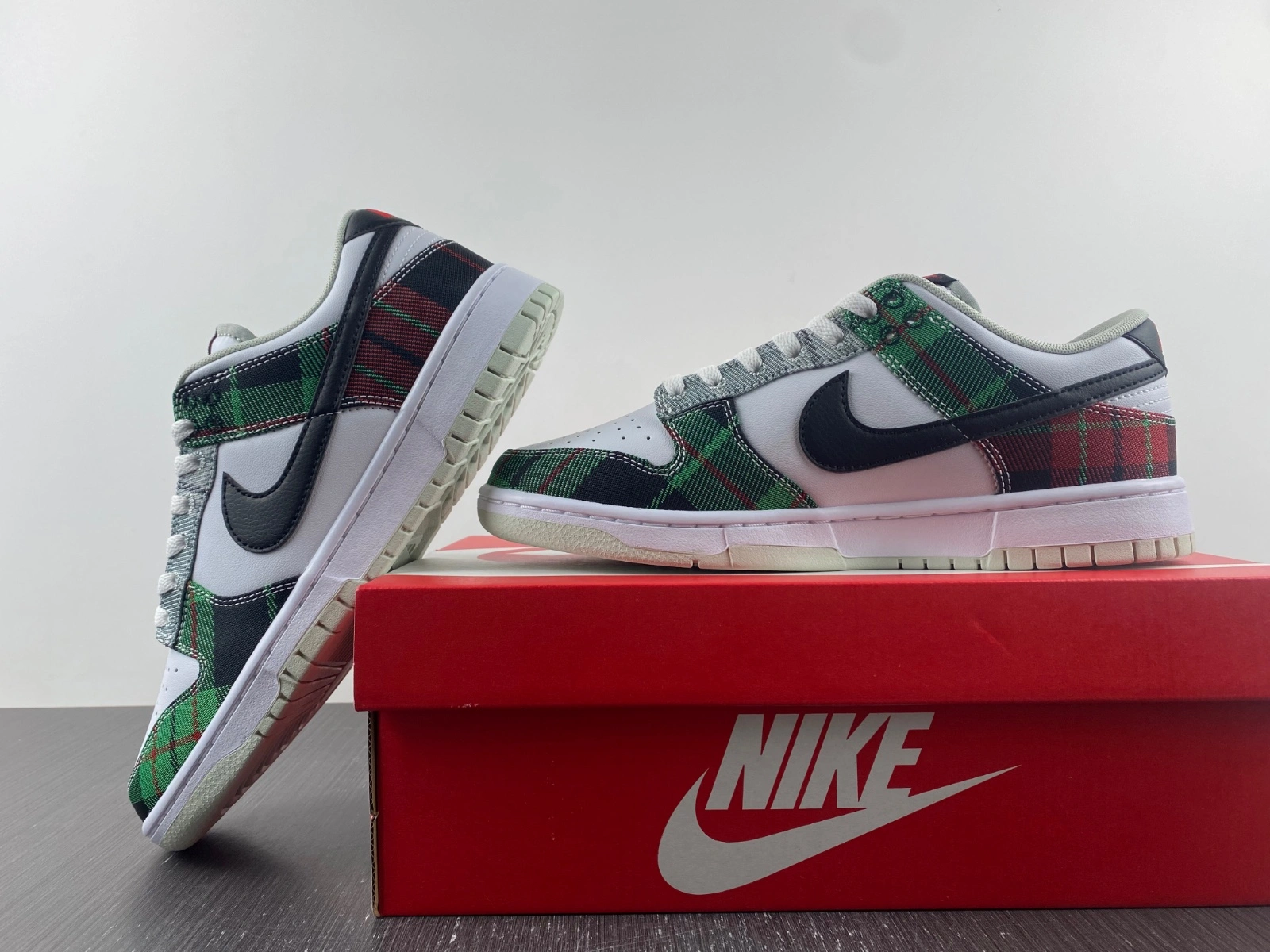 Timeless Dunk Low Tartan Plaid DV0827- 260