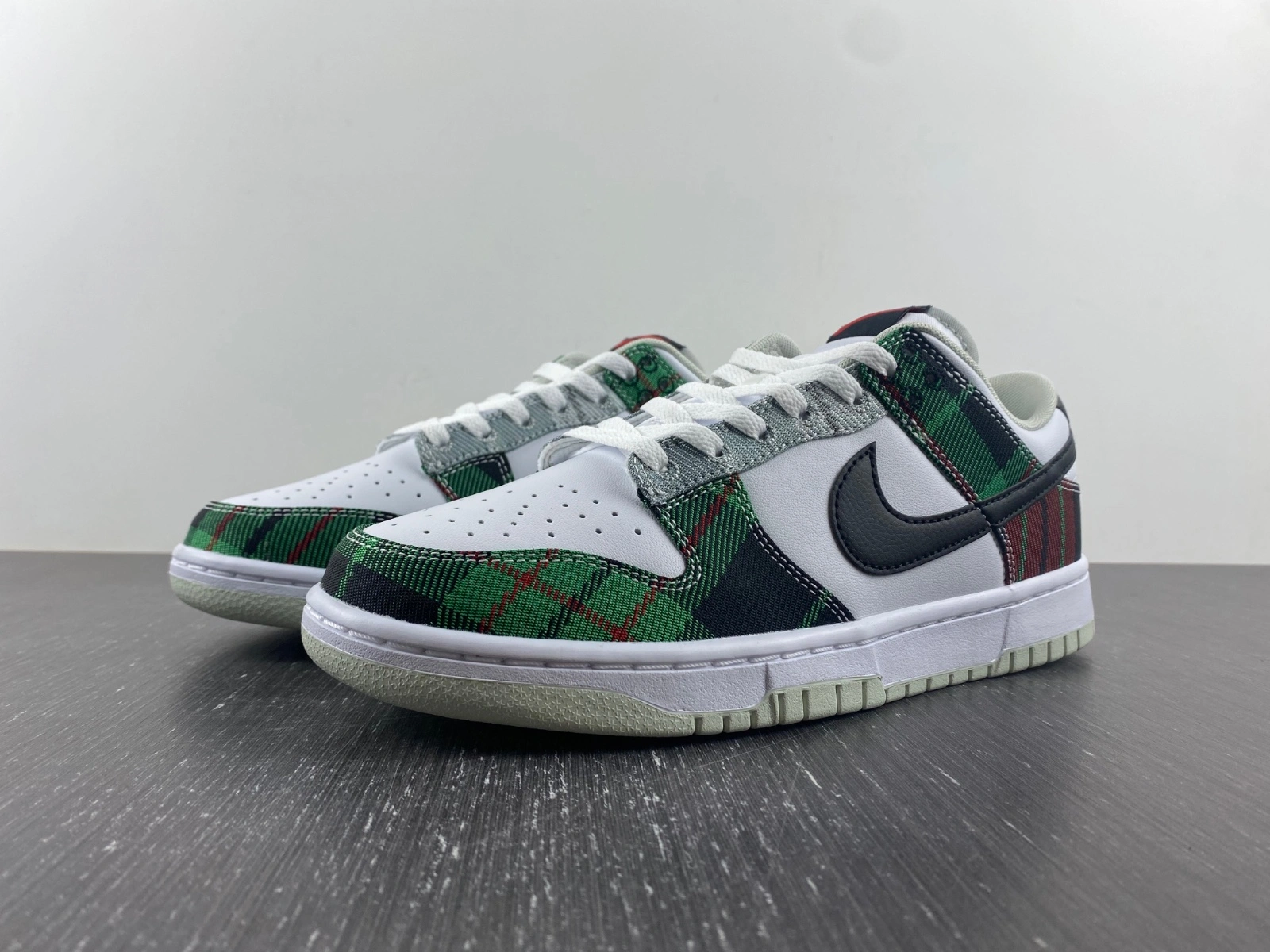Timeless Dunk Low Tartan Plaid DV0827- 260