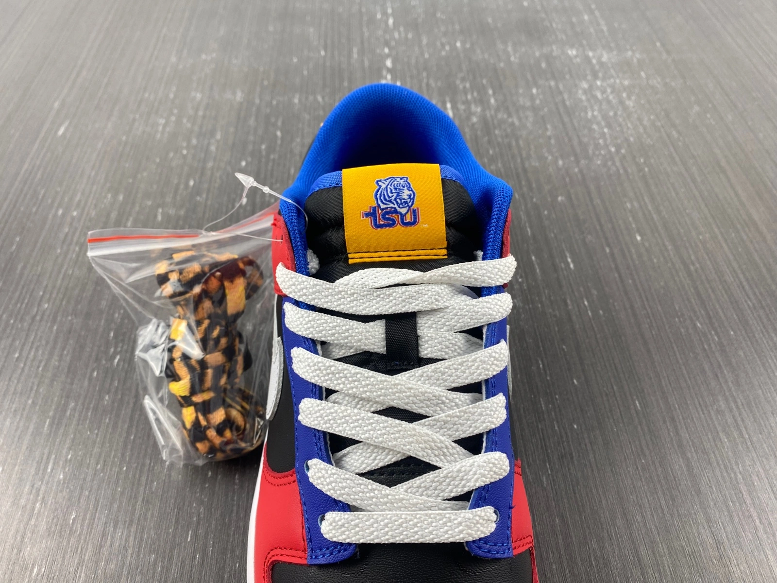 Dunk Low Tennessee State University DR6190- Compact 275