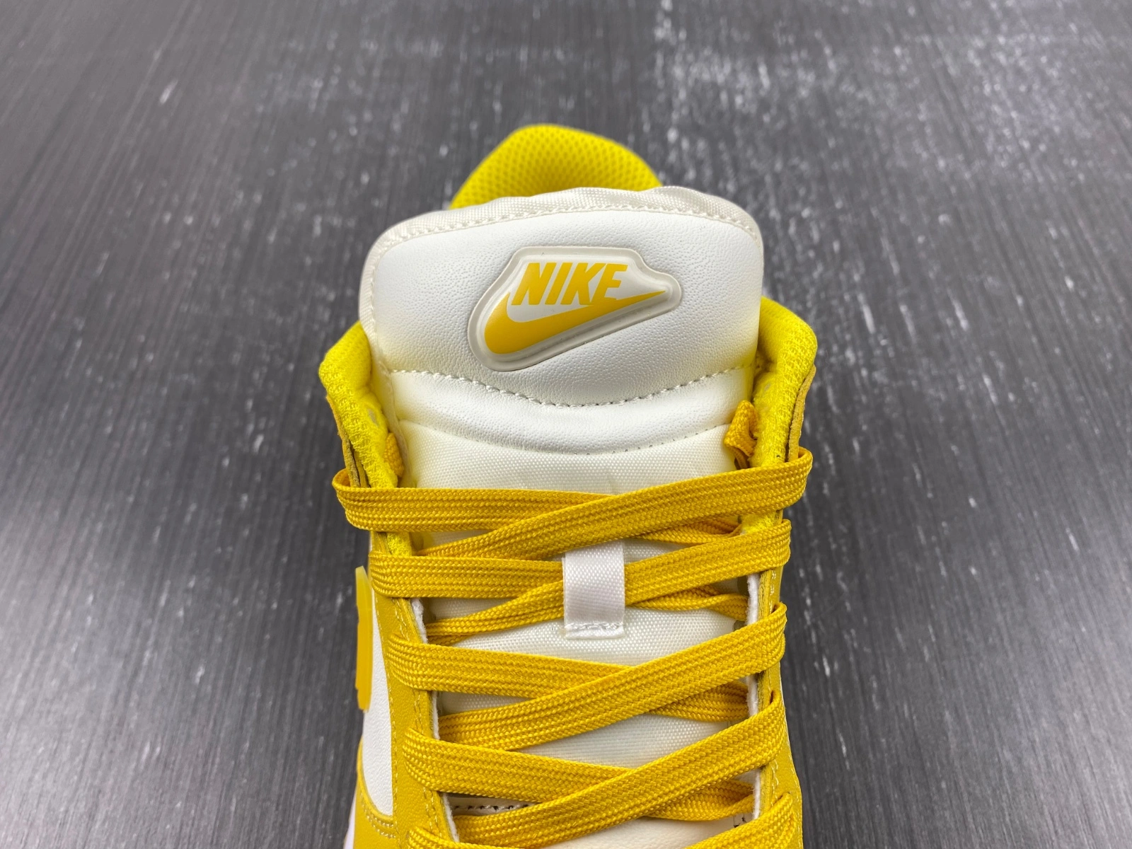 Versatile Dunk Low Twist Vivid Sulfur DZ2794- 175