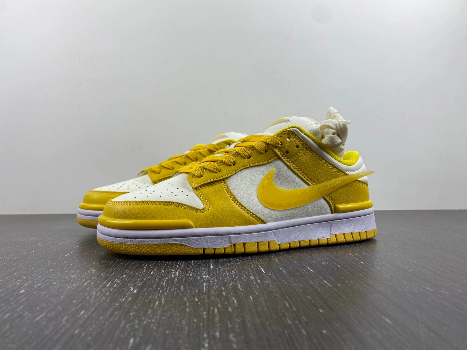 Versatile Dunk Low Twist Vivid Sulfur DZ2794- 175