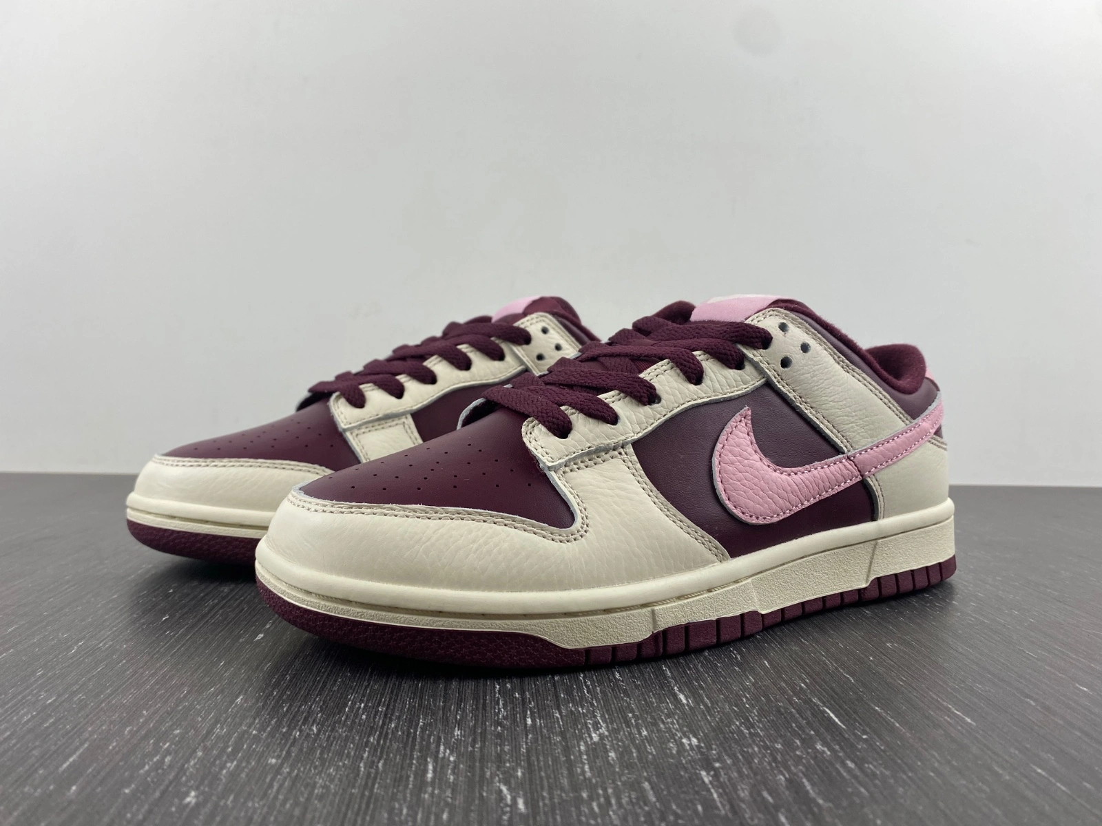 SmoothTexture Dunk Low Valentine’s Day DR9705- 265