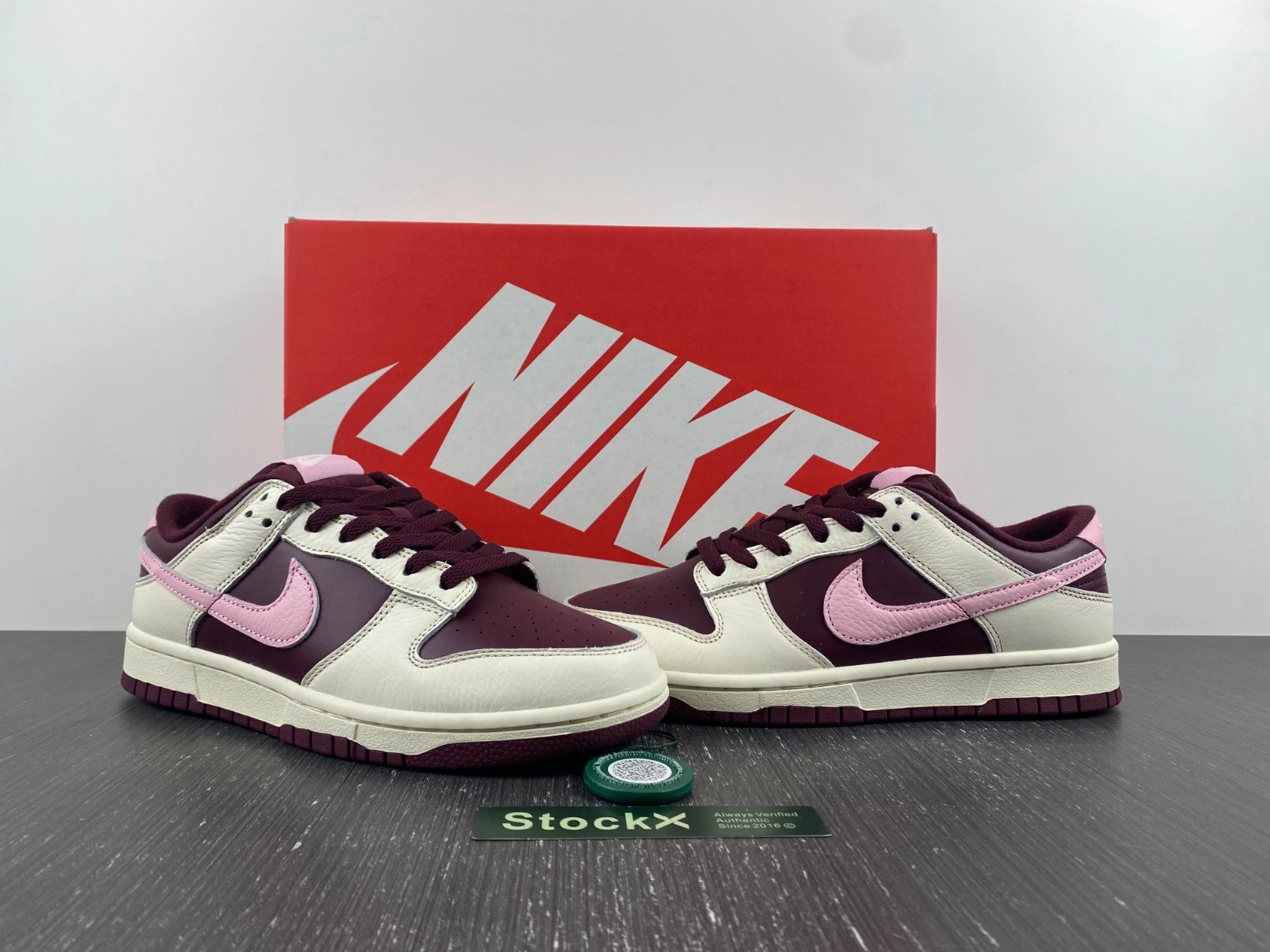 SmoothTexture Dunk Low Valentine’s Day DR9705- 265