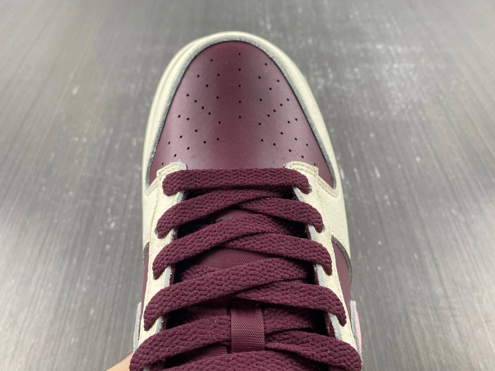 SmoothTexture Dunk Low Valentine’s Day DR9705- 265