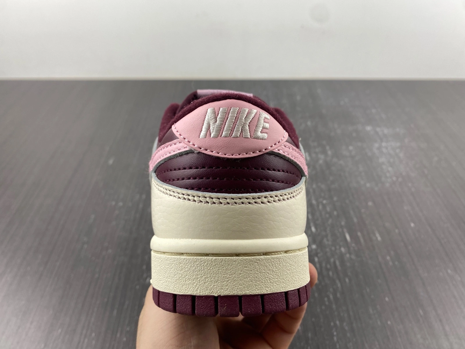 SmoothTexture Dunk Low Valentine’s Day DR9705- 265