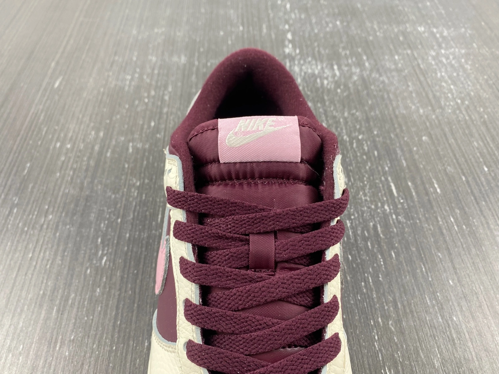 SmoothTexture Dunk Low Valentine’s Day DR9705- 265