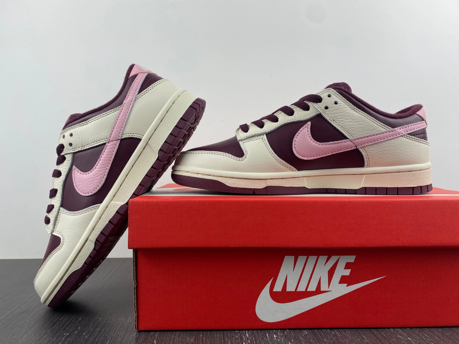 SmoothTexture Dunk Low Valentine’s Day DR9705- 265