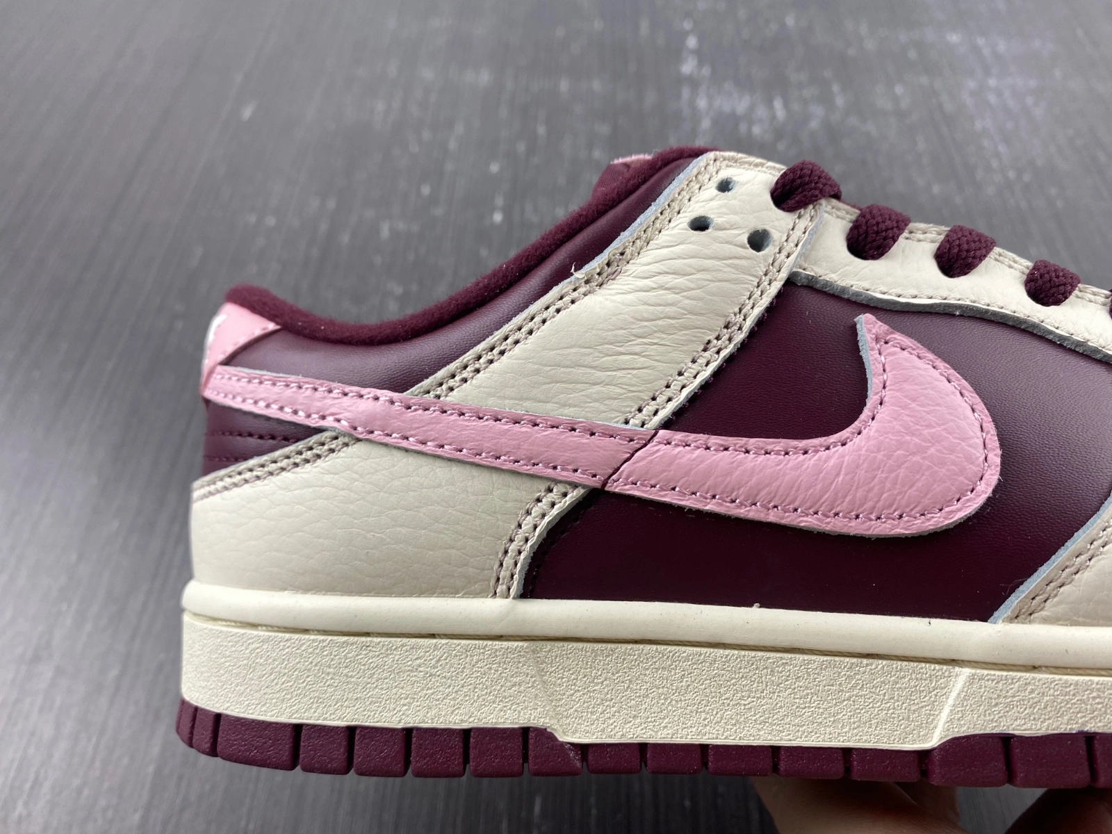 SmoothTexture Dunk Low Valentine’s Day DR9705- 265
