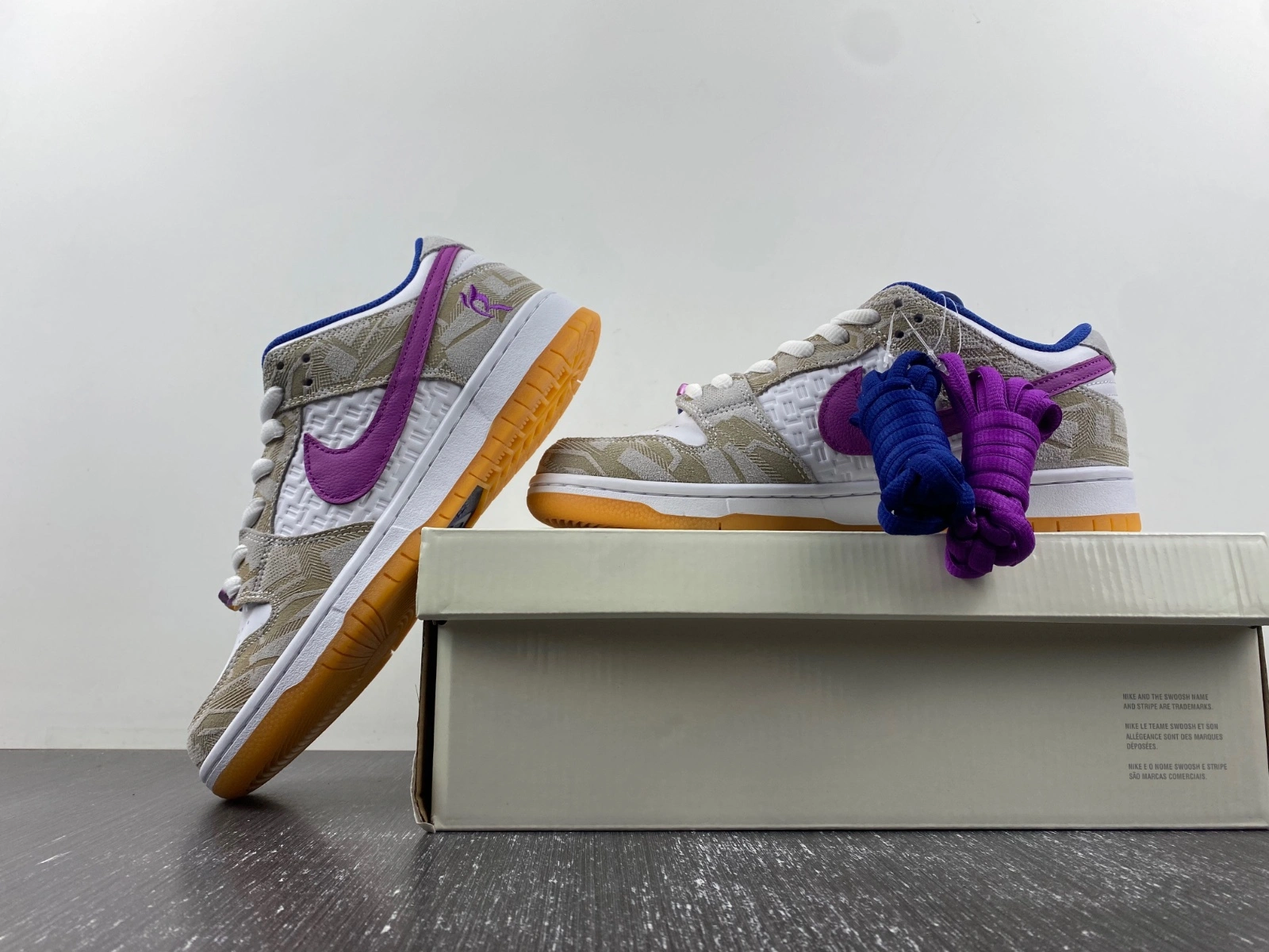 SmoothTexture Dunk SB Low Rayssa Leal FZ5251- 40