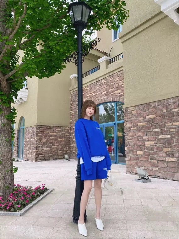 E*ssentials Hoodies Top Sone 20250119- Stylish 11443