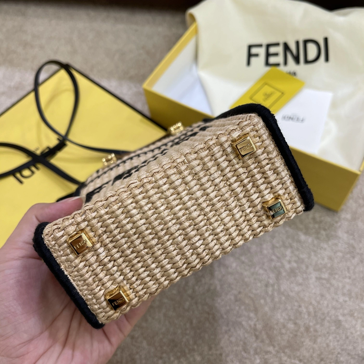 Lightweight F*endi Bag Top Quality 13*6.5*18cm 9340
