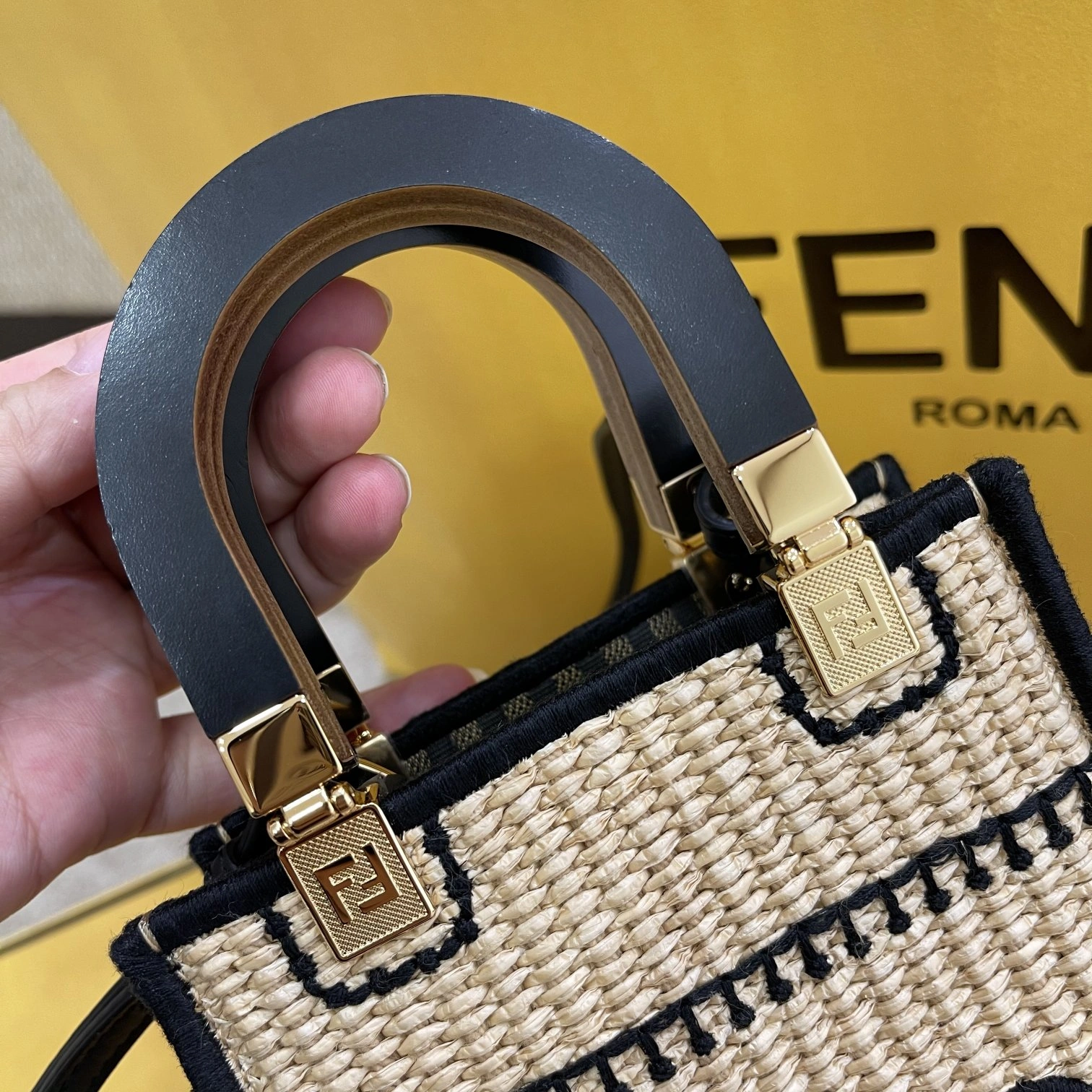 Lightweight F*endi Bag Top Quality 13*6.5*18cm 9340