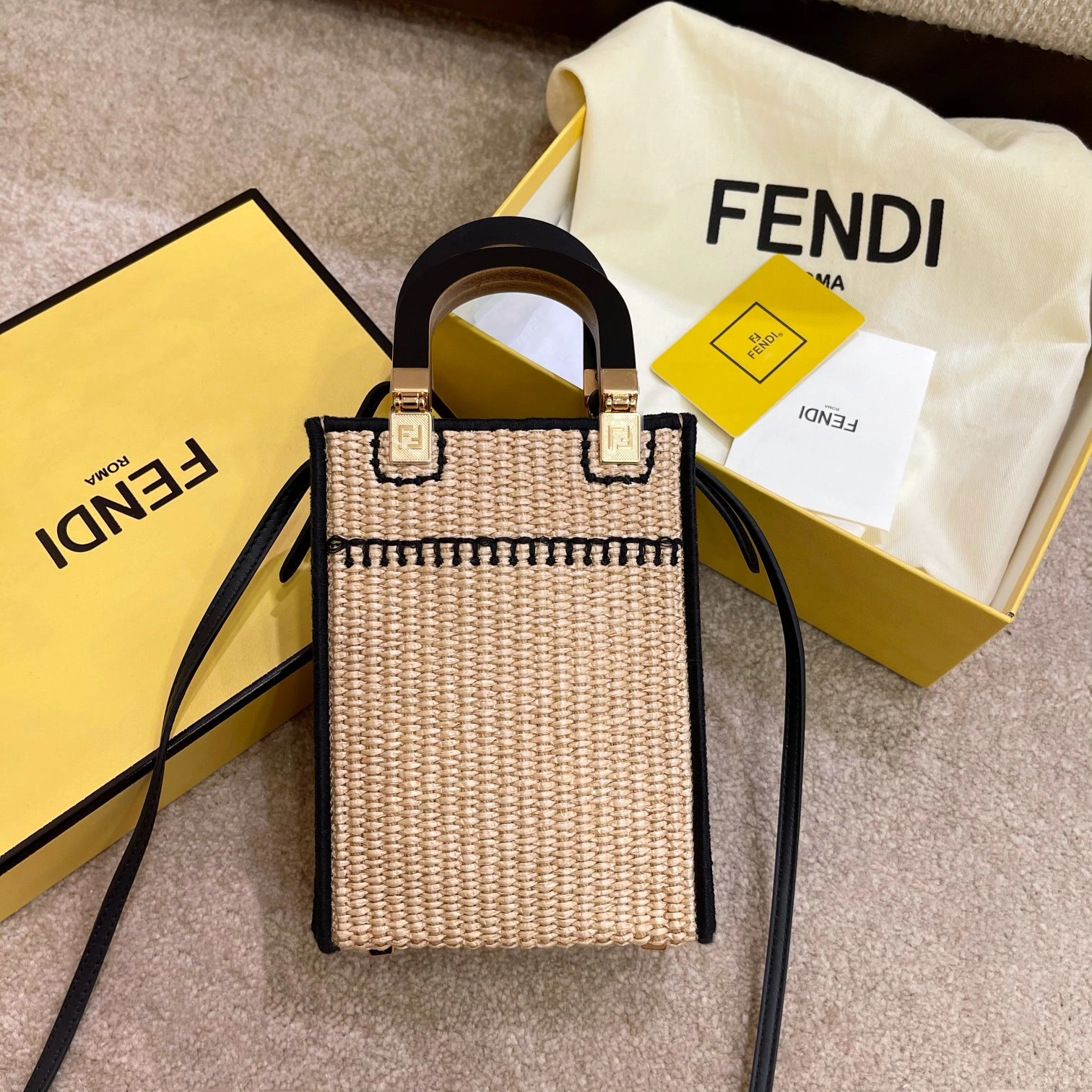 Lightweight F*endi Bag Top Quality 13*6.5*18cm 9340