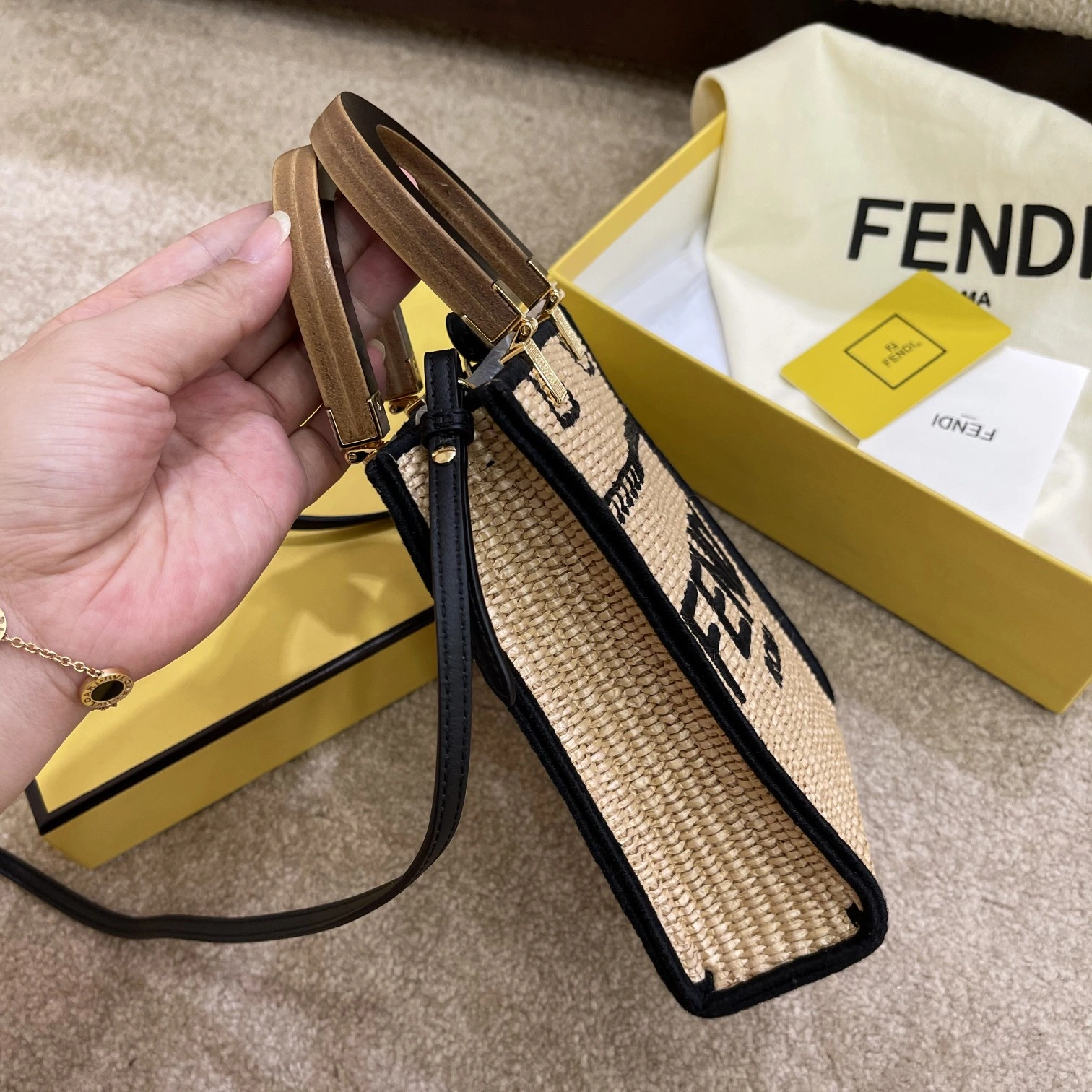 Lightweight F*endi Bag Top Quality 13*6.5*18cm 9340