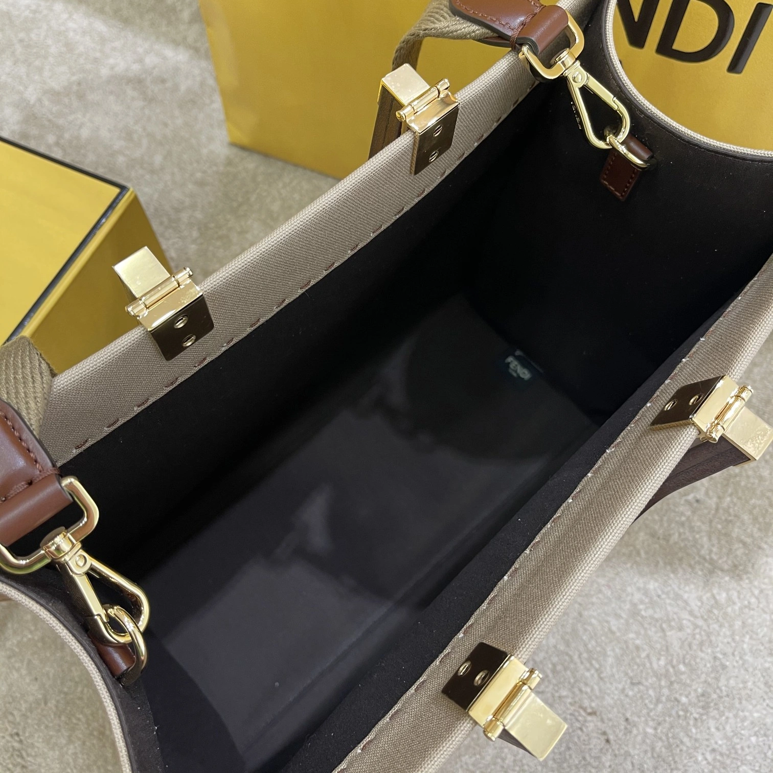 Sophisticated F*endi Bag Top Quality 35*17*31cm 9341