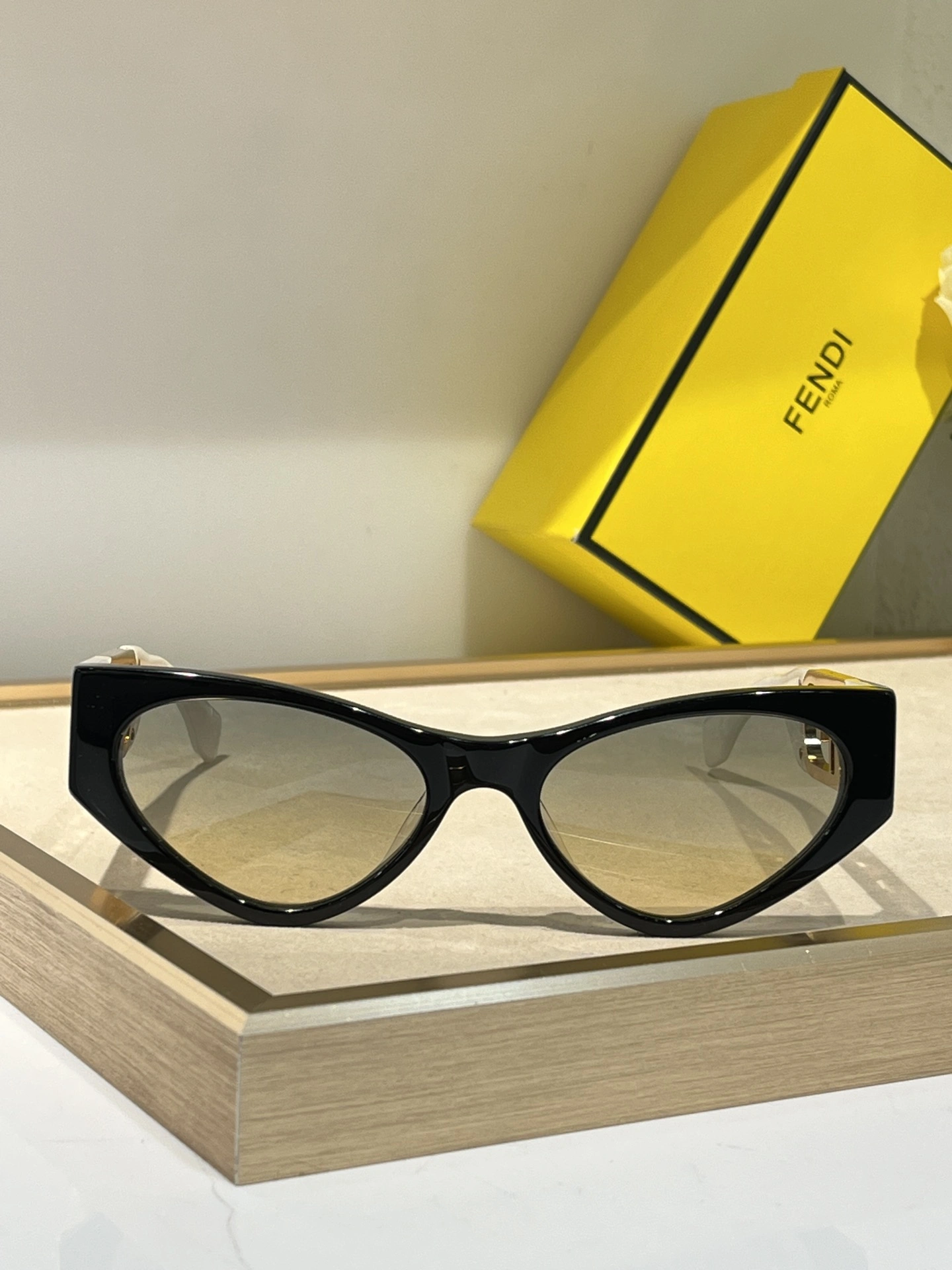 FastDry F*endi Glasses Top XX 20240420- 17092