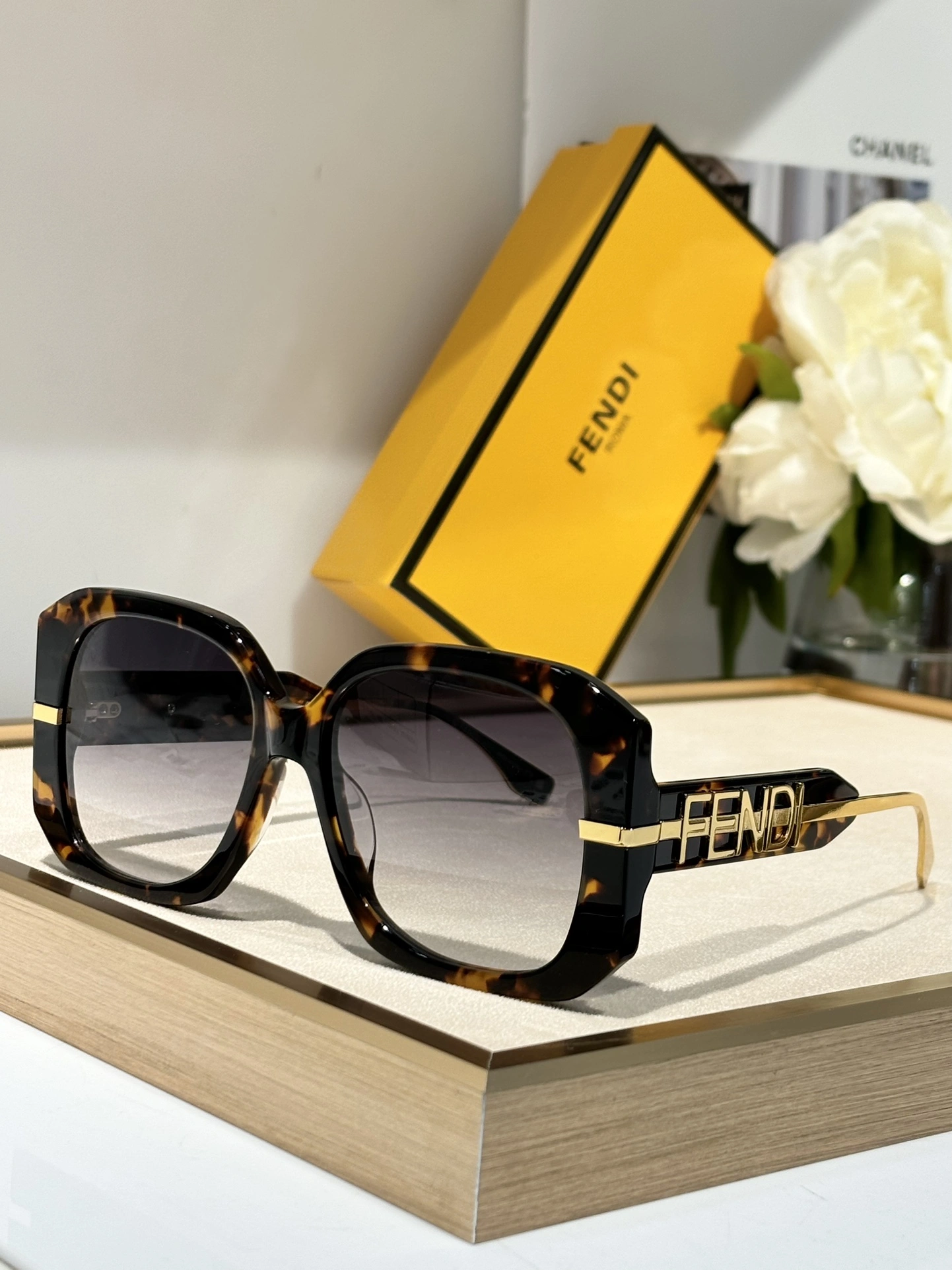 Premium F*endi Glasses Top XX 20240511- 17087