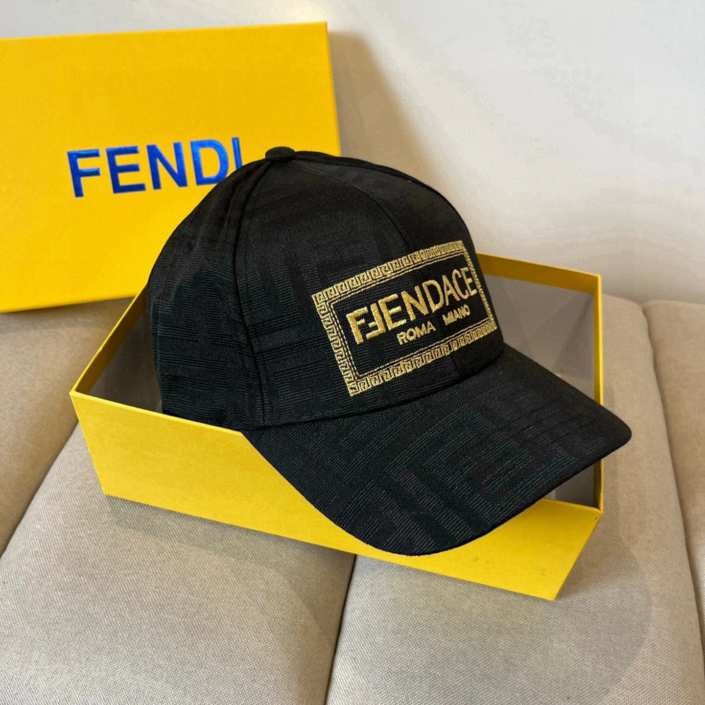 Practical F*endi Hats Top XX250410- 17401