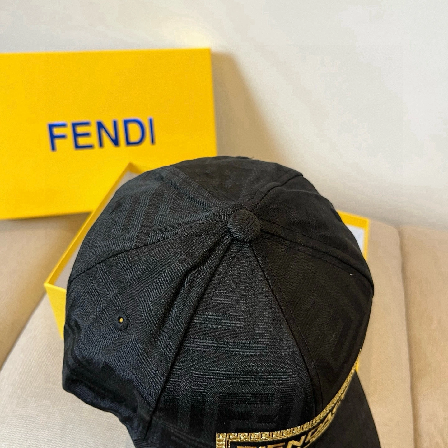 Practical F*endi Hats Top XX250410- 17401
