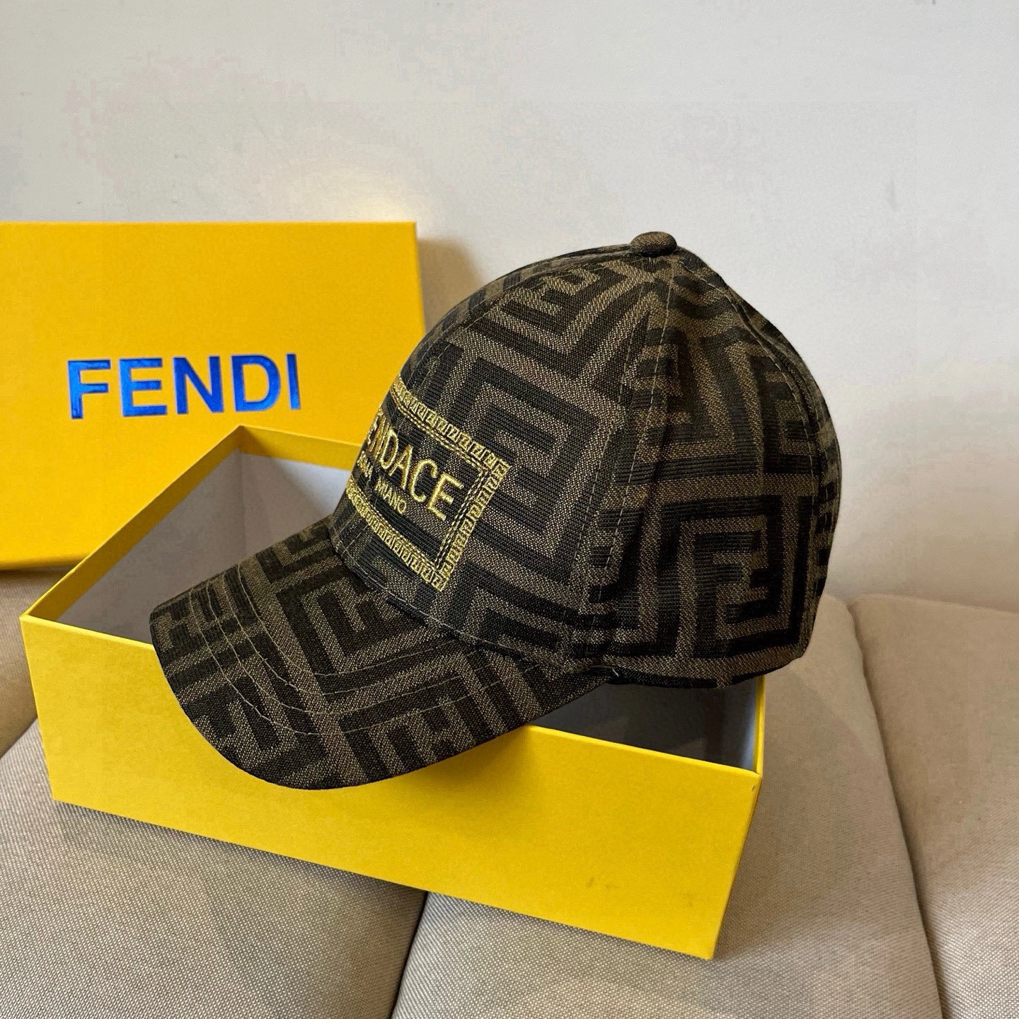 Practical F*endi Hats Top XX250410- 17401