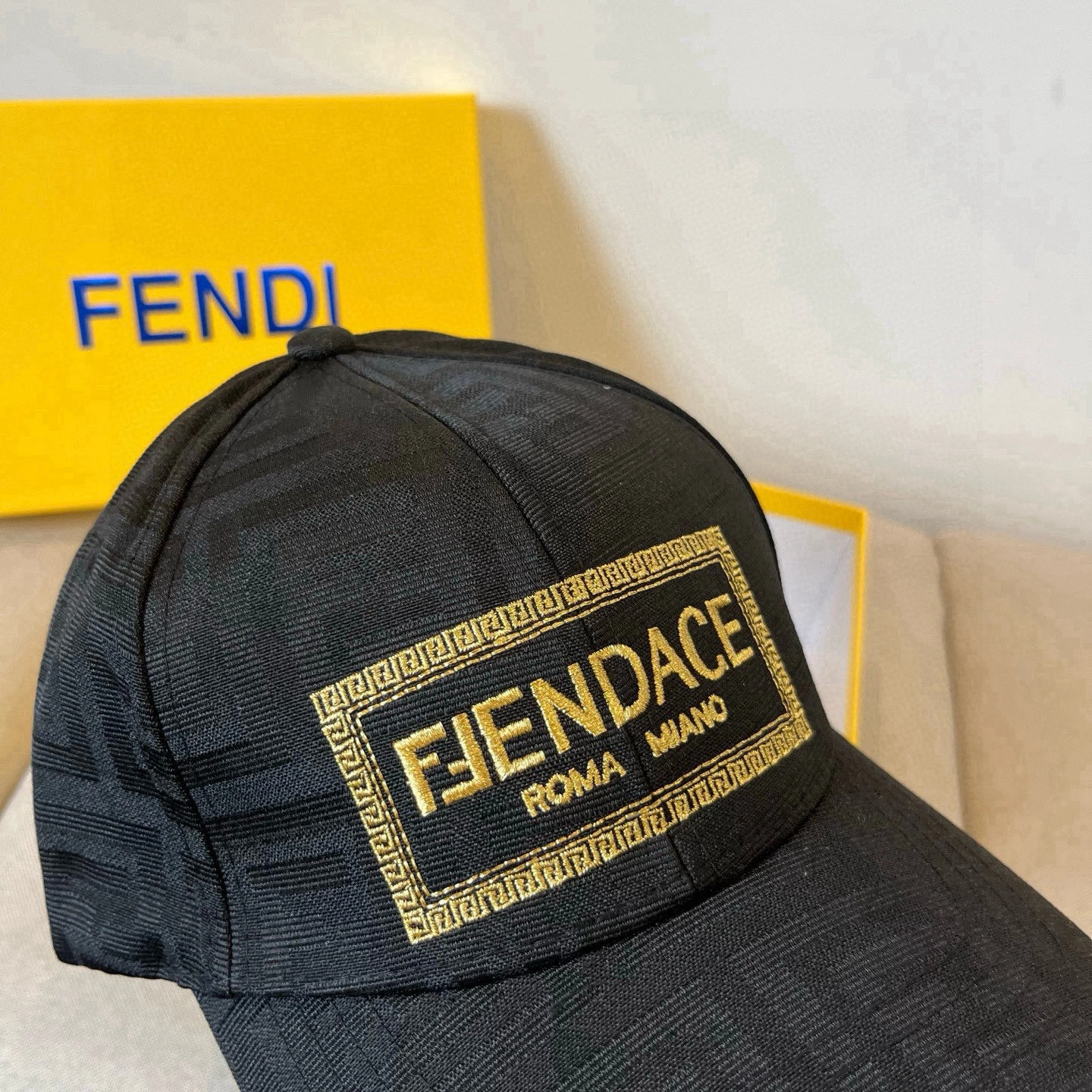 Practical F*endi Hats Top XX250410- 17401