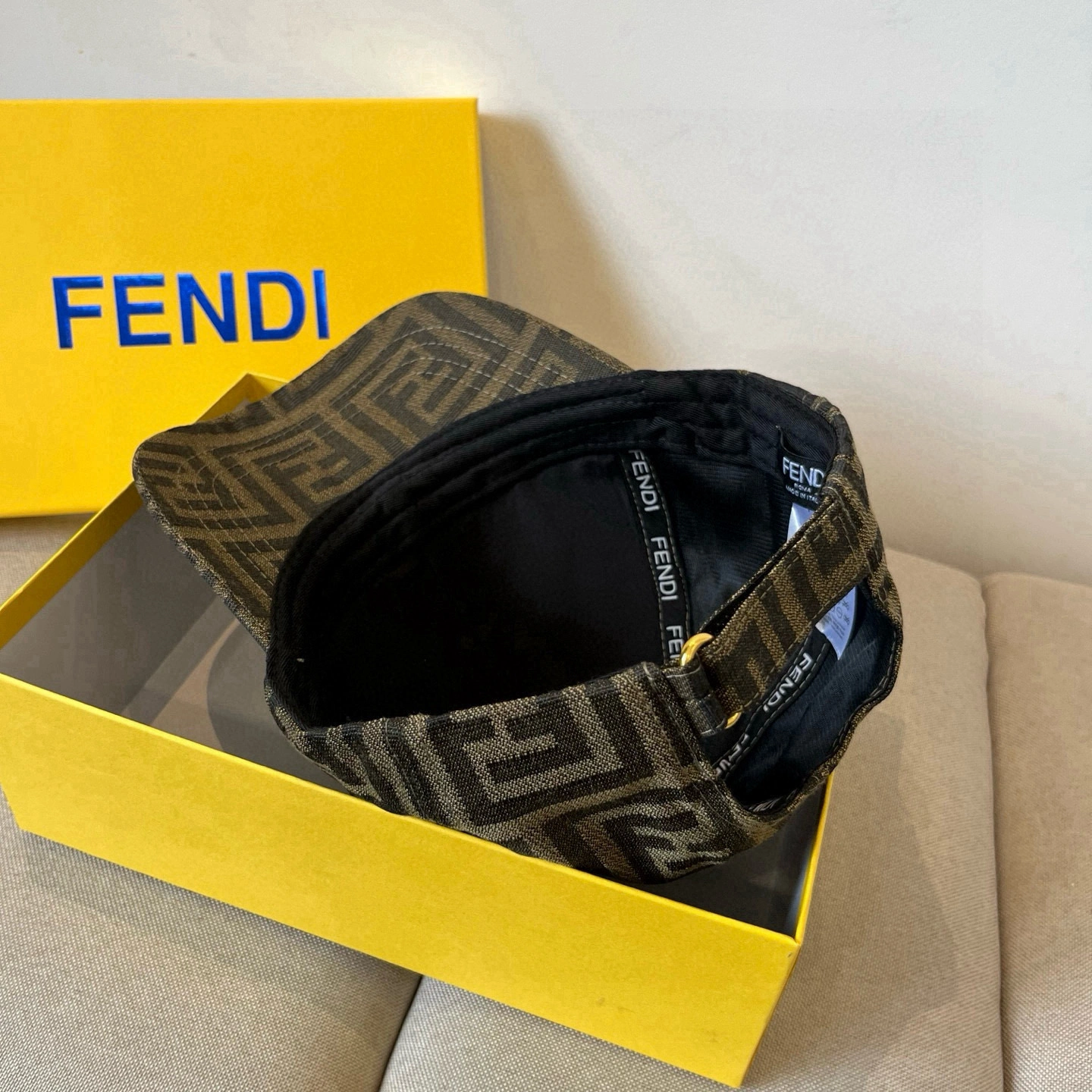 Practical F*endi Hats Top XX250410- 17401