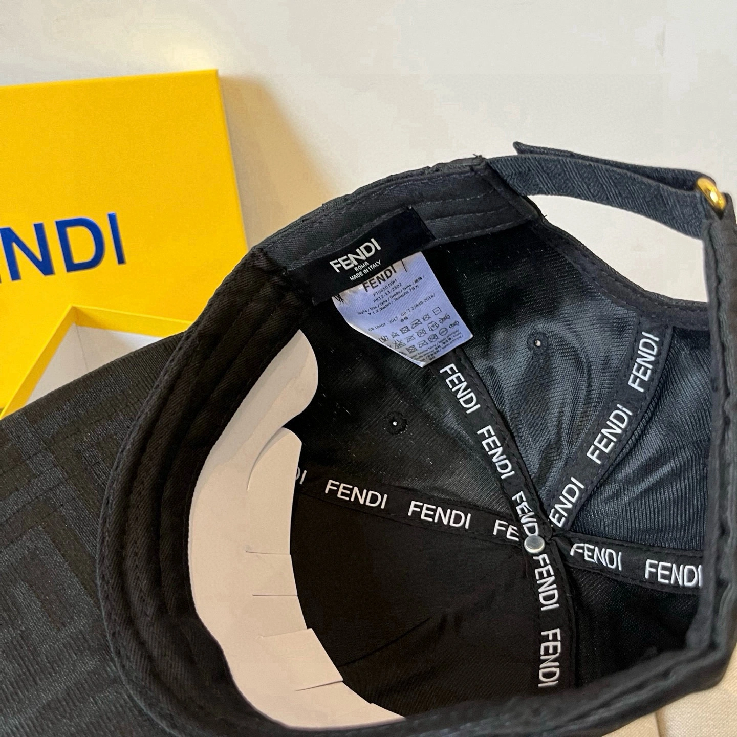 Practical F*endi Hats Top XX250410- 17401