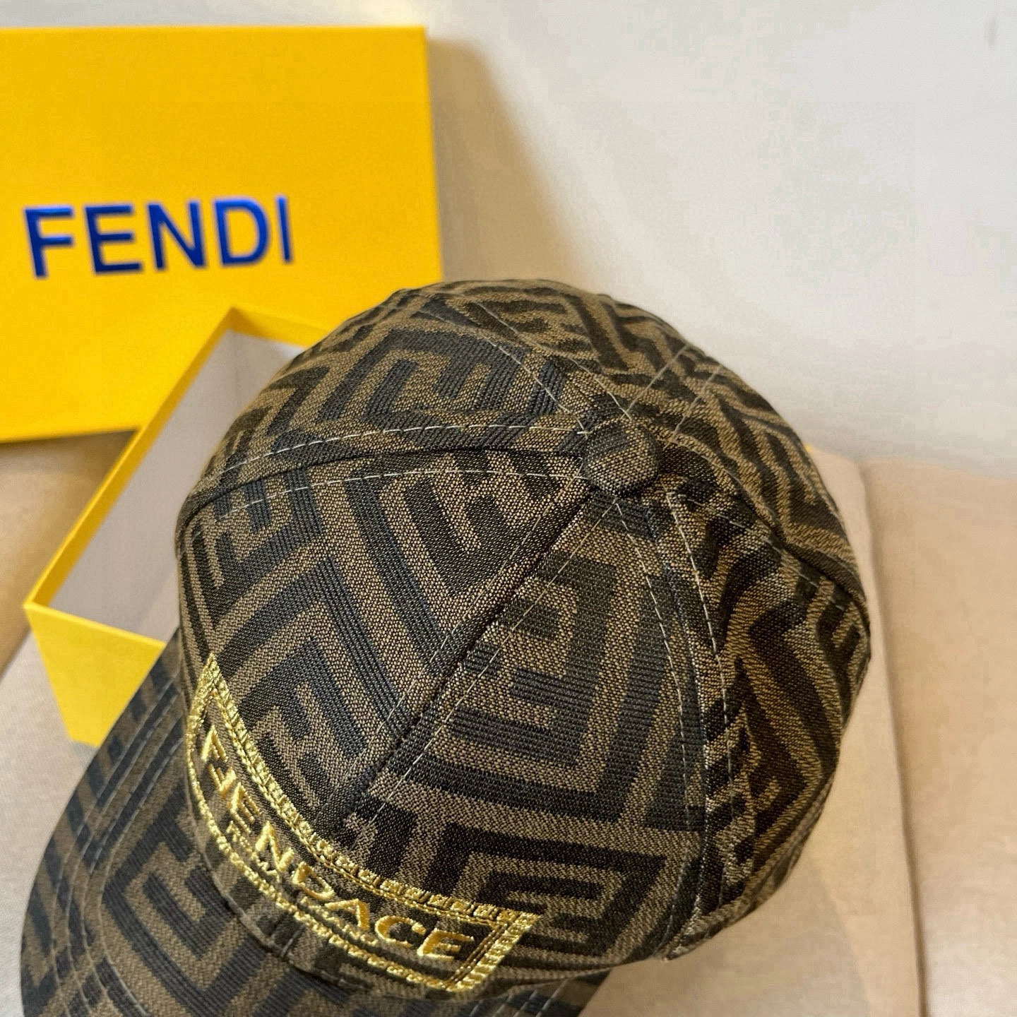 Practical F*endi Hats Top XX250410- 17401