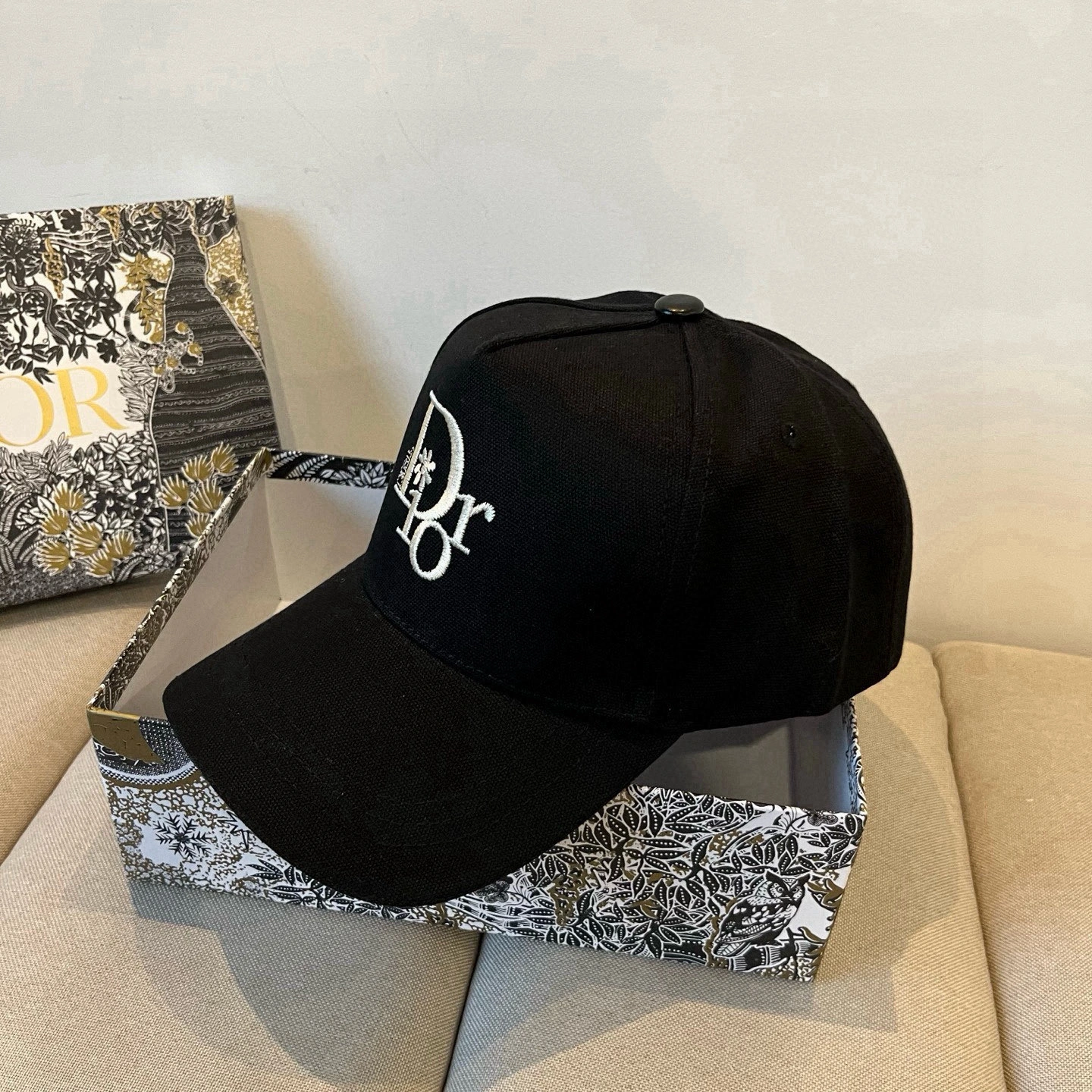 Cozy F*endi Hats Top XX250410- 17398