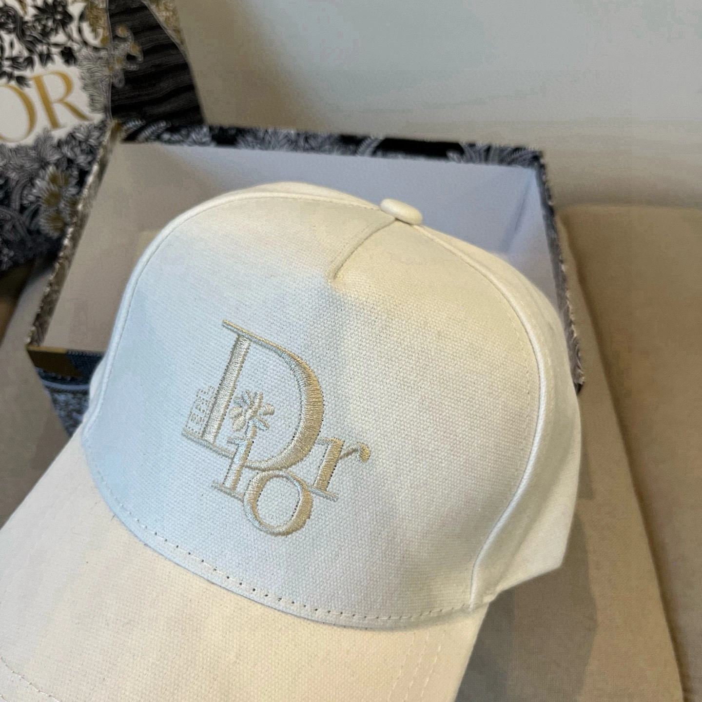 Cozy F*endi Hats Top XX250410- 17398