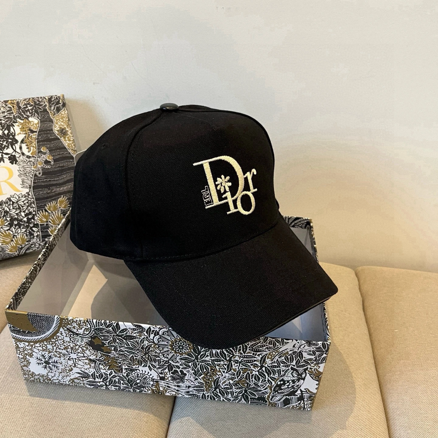 Cozy F*endi Hats Top XX250410- 17398