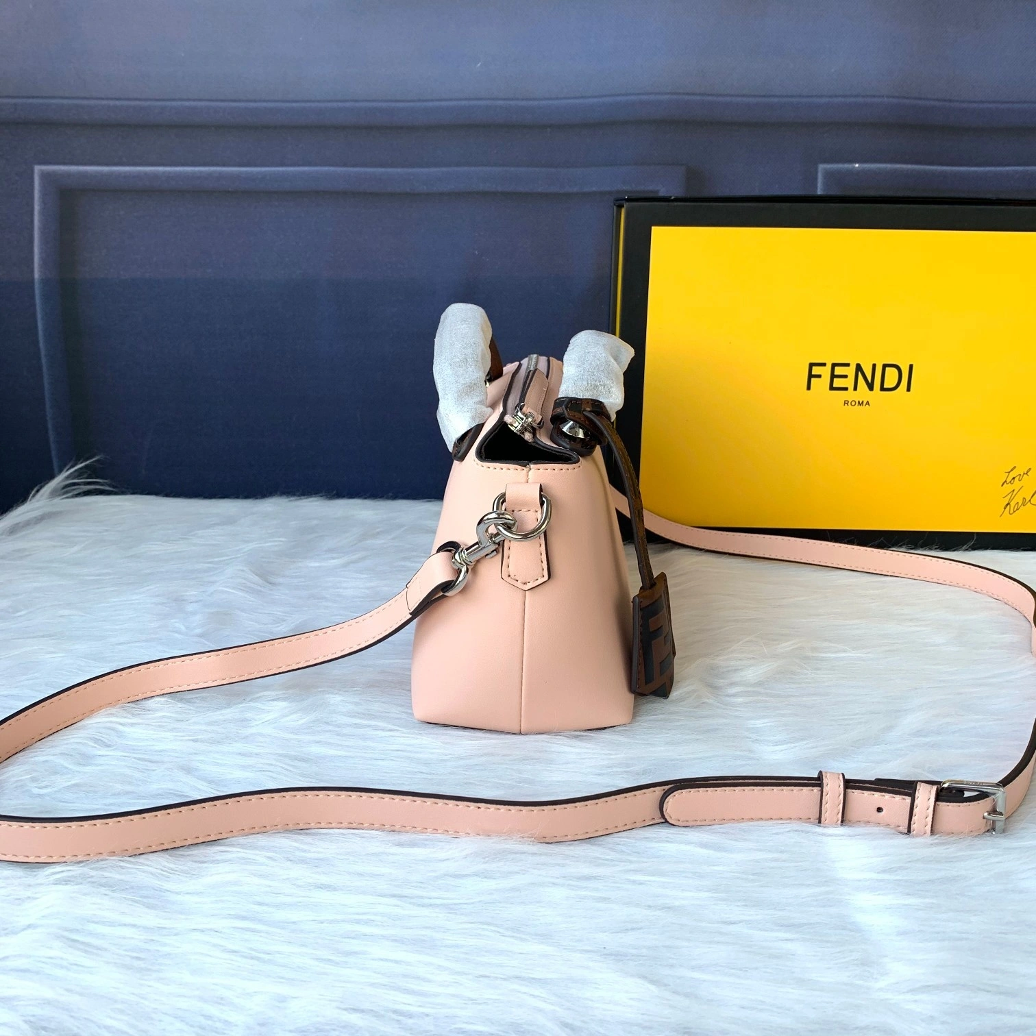 F*endi Top Bag 21*12.5*9.5cm EyeCatching 9346