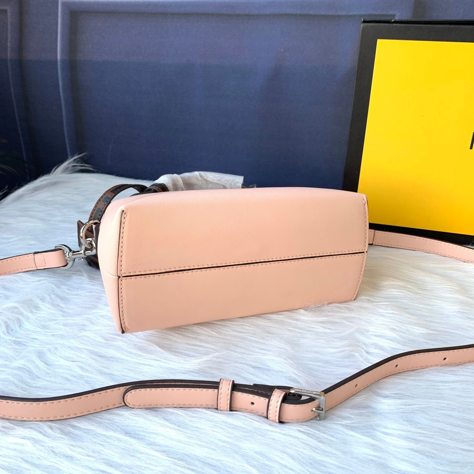F*endi Top Bag 21*12.5*9.5cm EyeCatching 9346