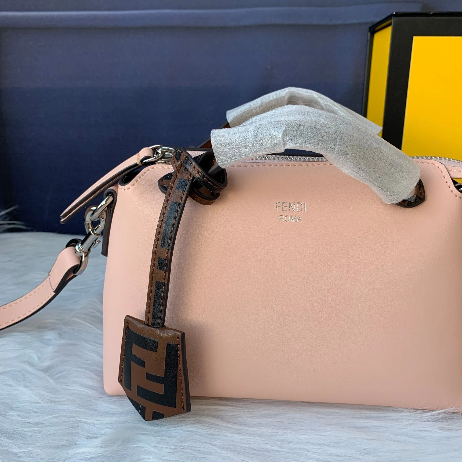 F*endi Top Bag 21*12.5*9.5cm EyeCatching 9346