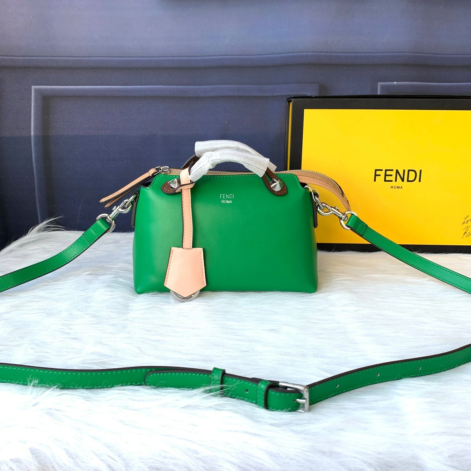 F*endi Top Bag 21*12.5*9.5cm EyeCatching 9346