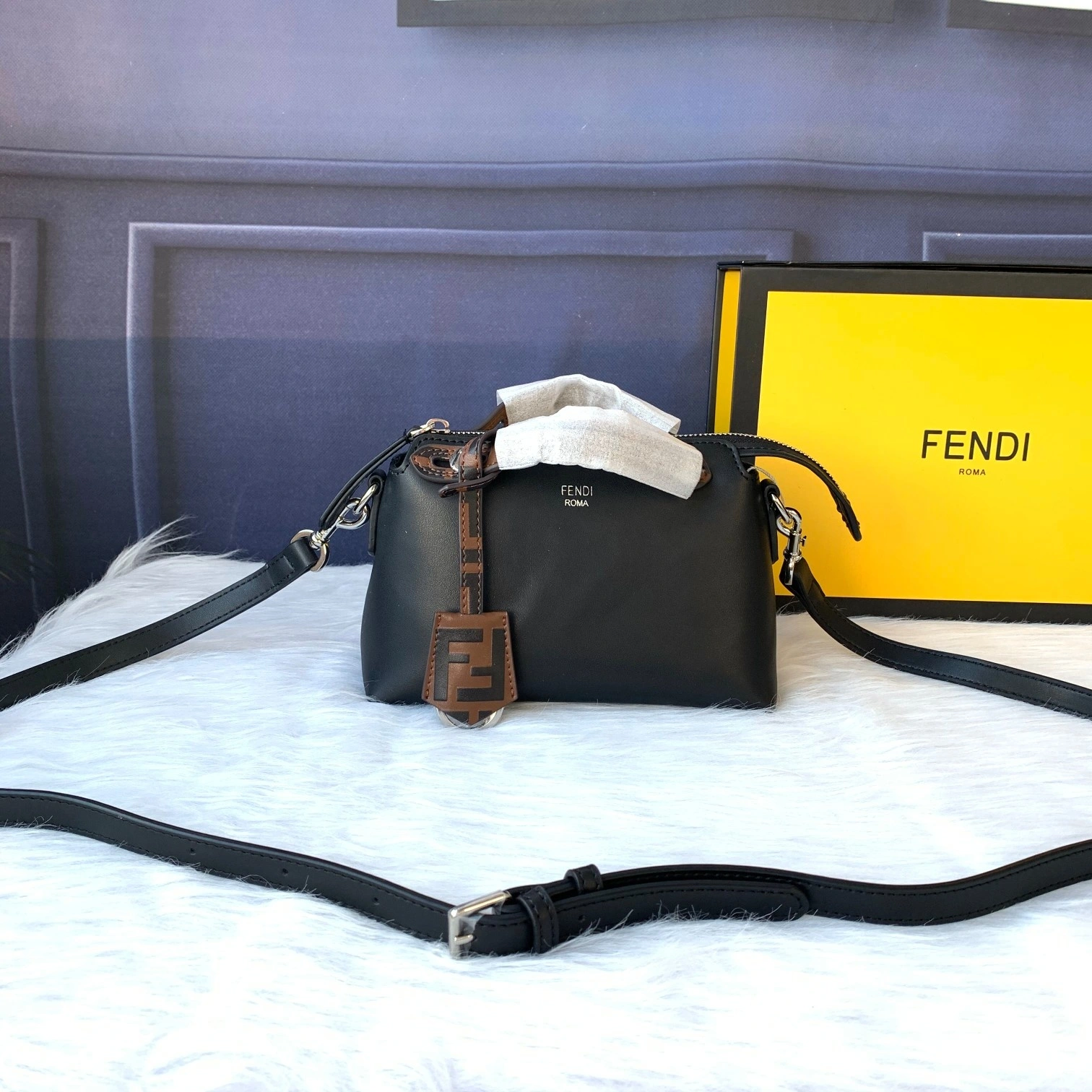 F*endi Top Bag 21*12.5*9.5cm EyeCatching 9346