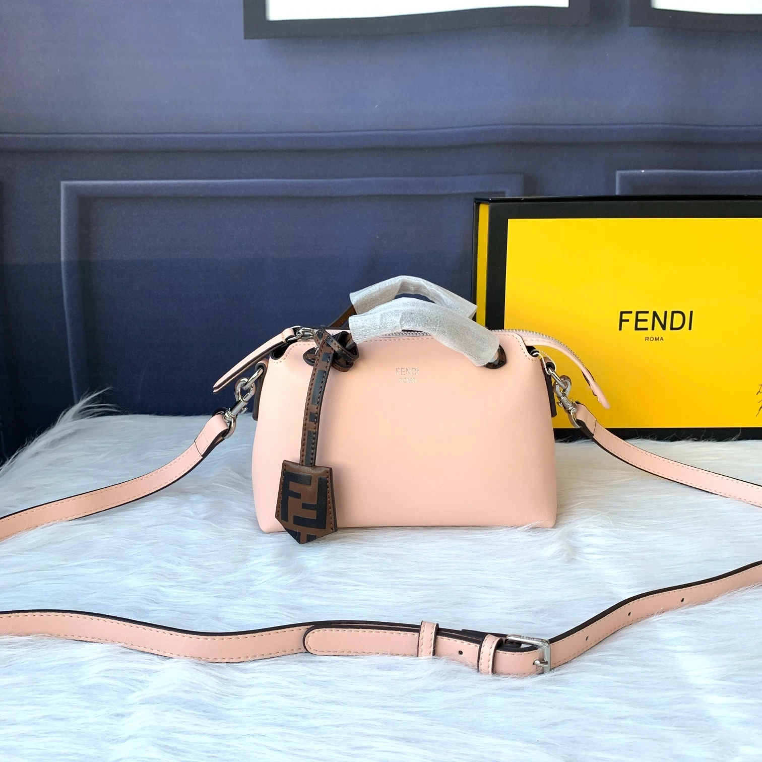F*endi Top Bag 21*12.5*9.5cm EyeCatching 9346