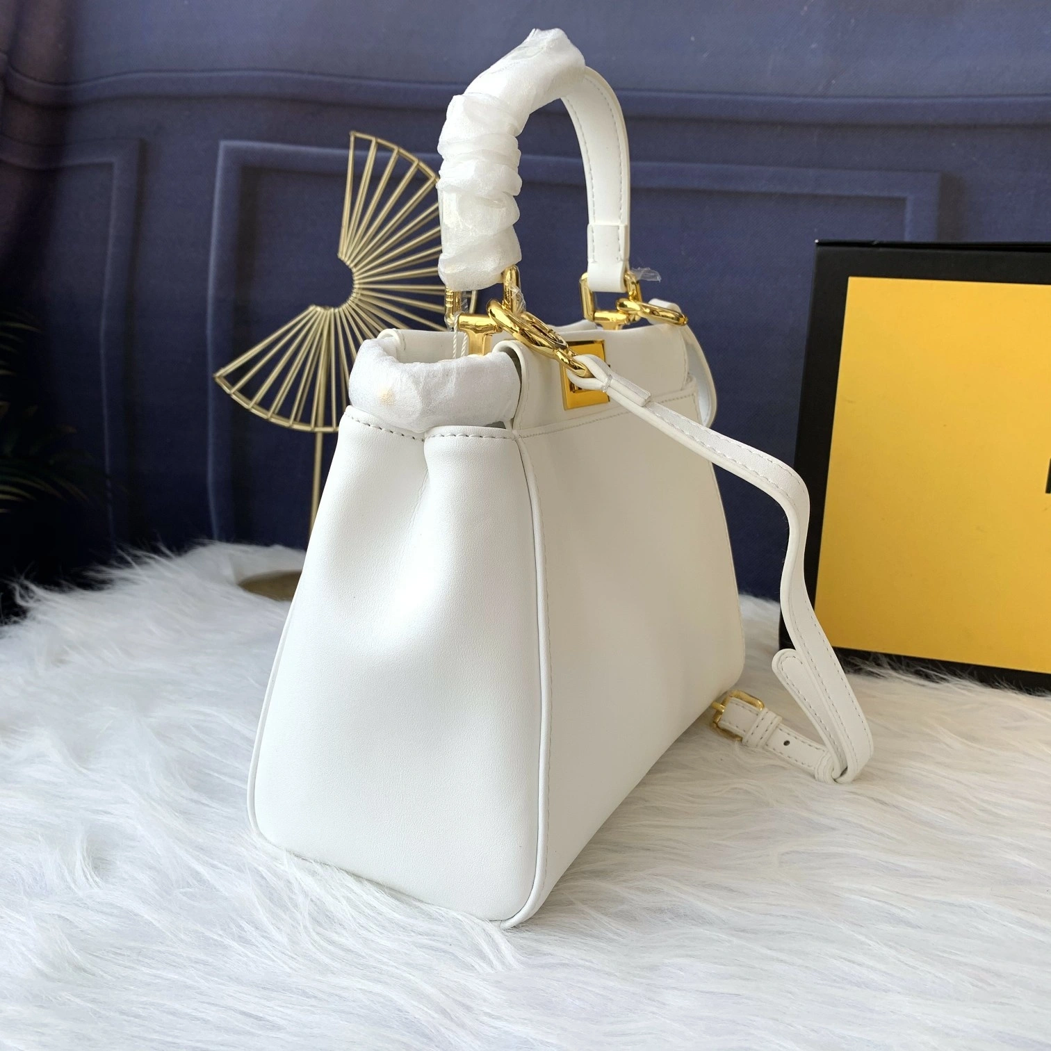 F*endi Top Bag 23*18*11cm Trendsetting 9356