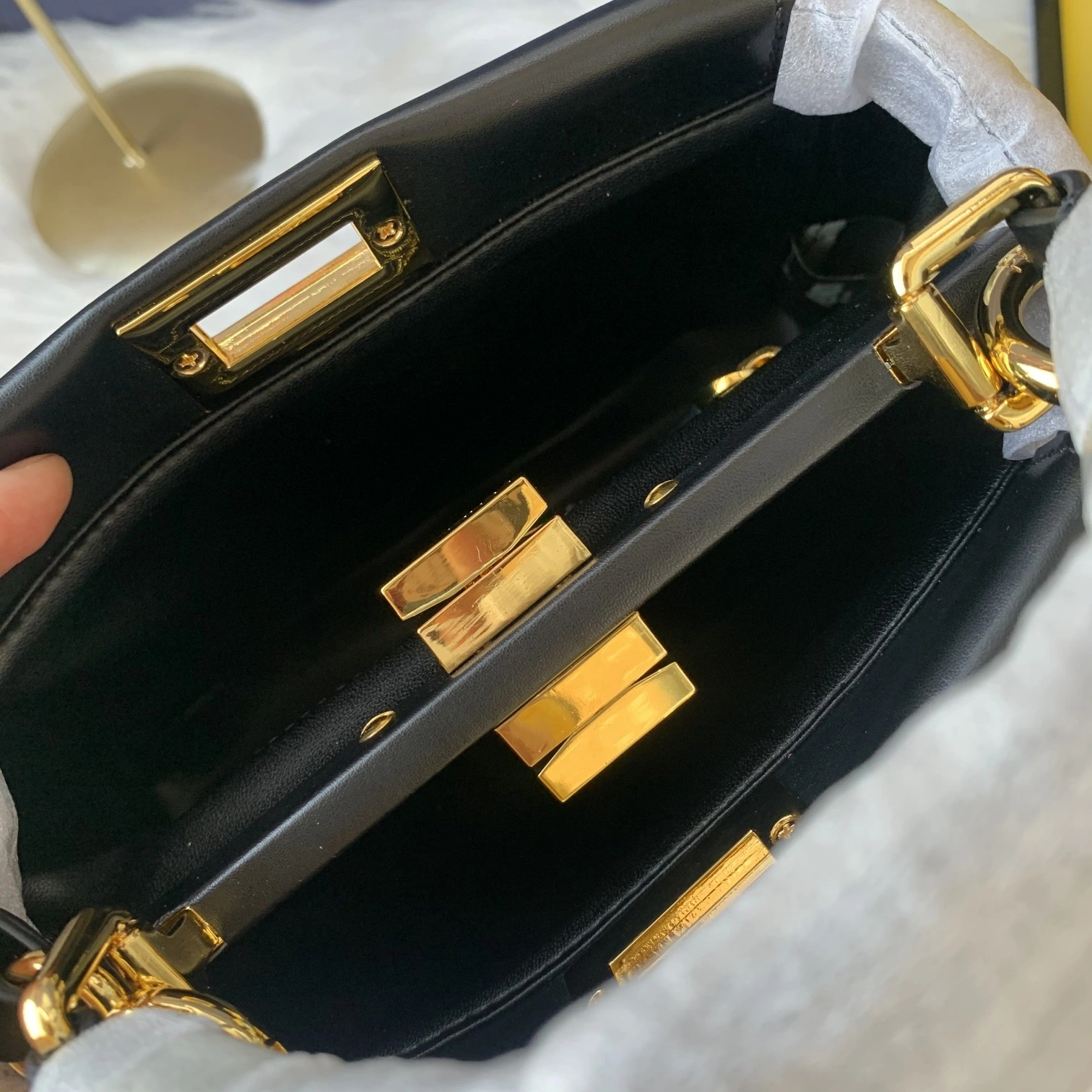 Sophisticated F*endi Top Bag 23*18*11cm 9357