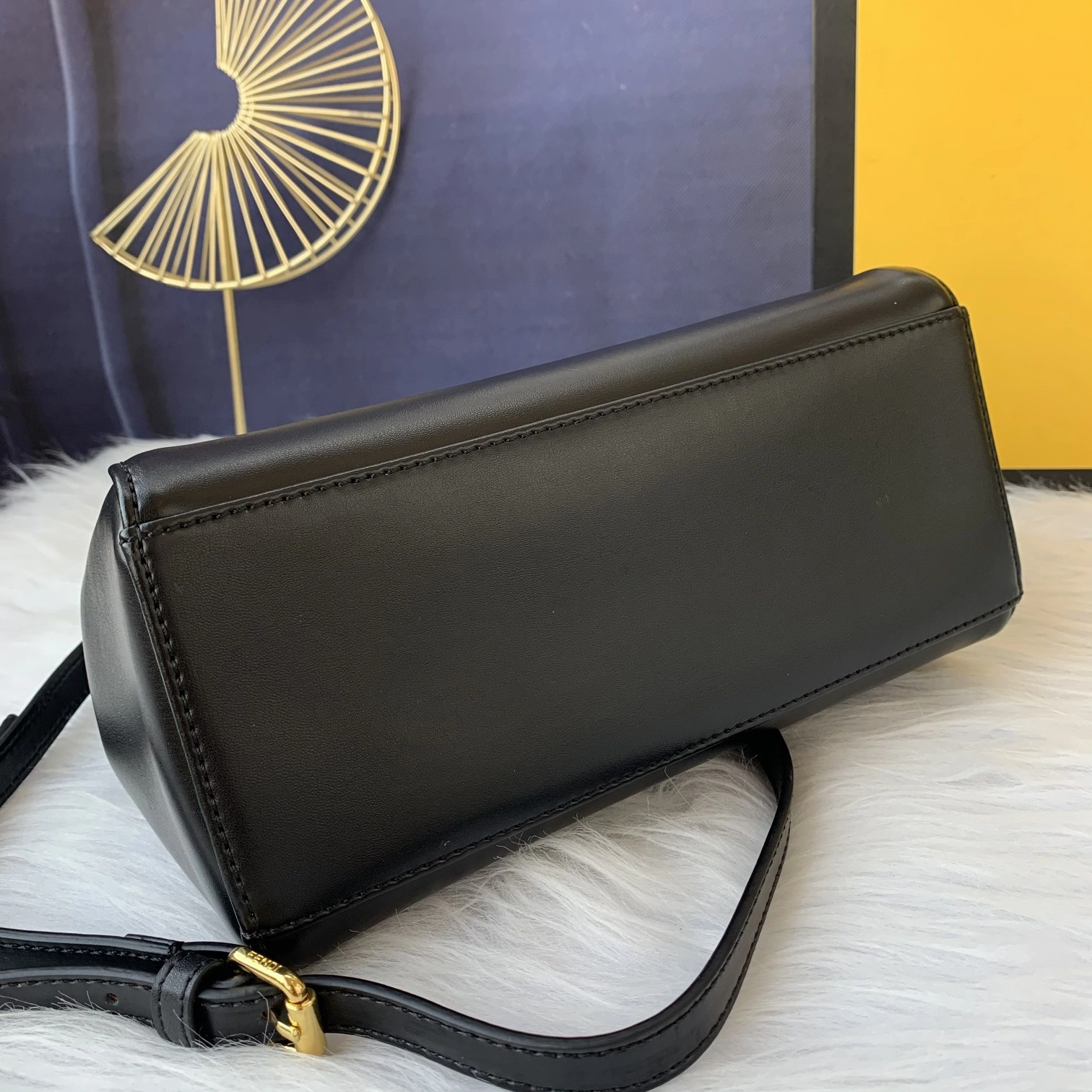 Sophisticated F*endi Top Bag 23*18*11cm 9357