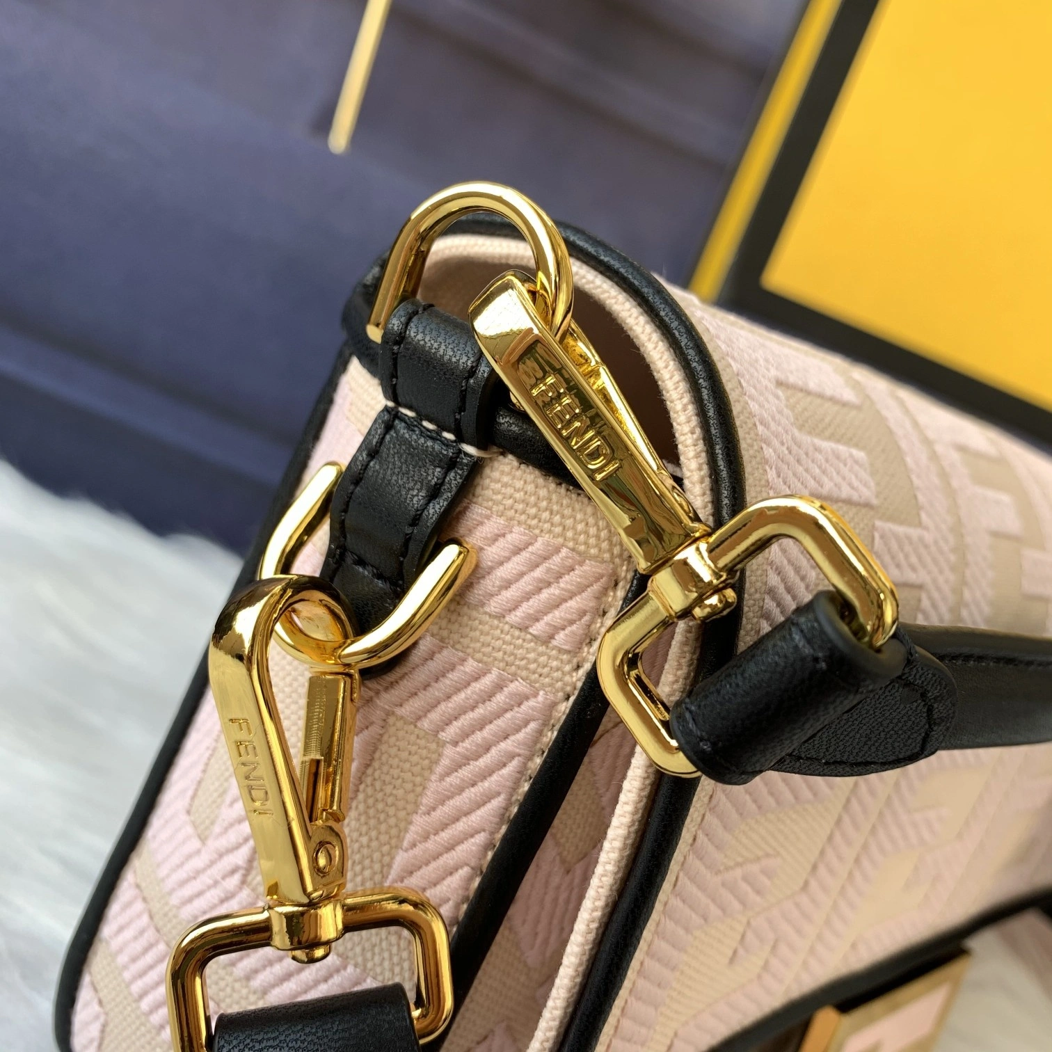 F*endi Top Bag 26*14*4cm Timeless 9342