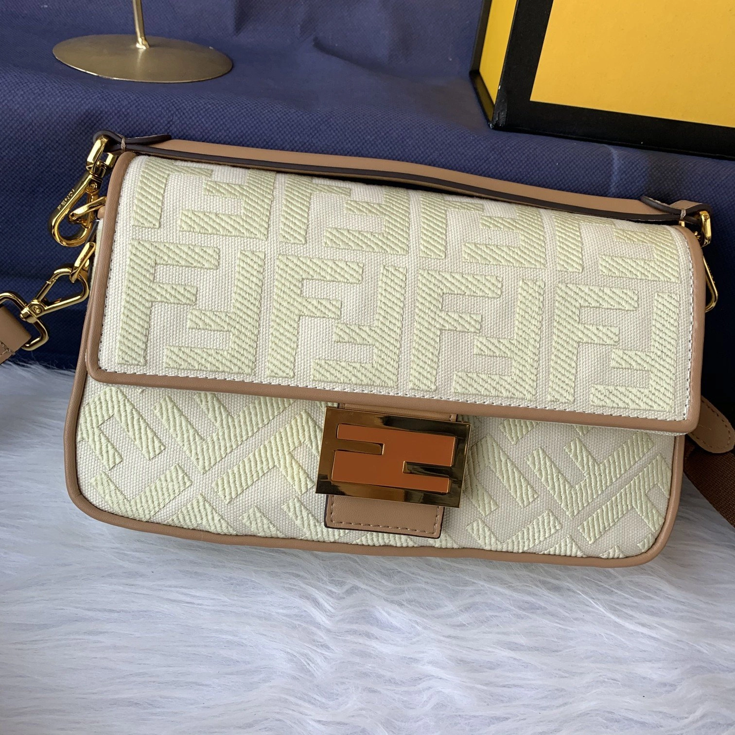 Classic F*endi Top Bag 26*14*4cm 9345